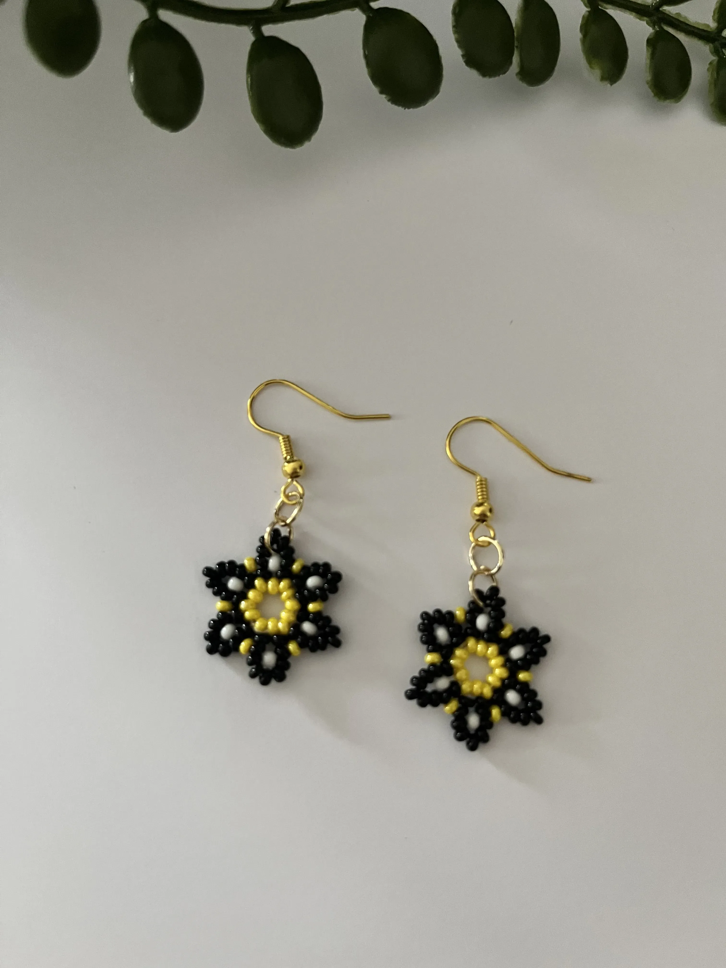 Siyah Sarı Boncuk Küpe