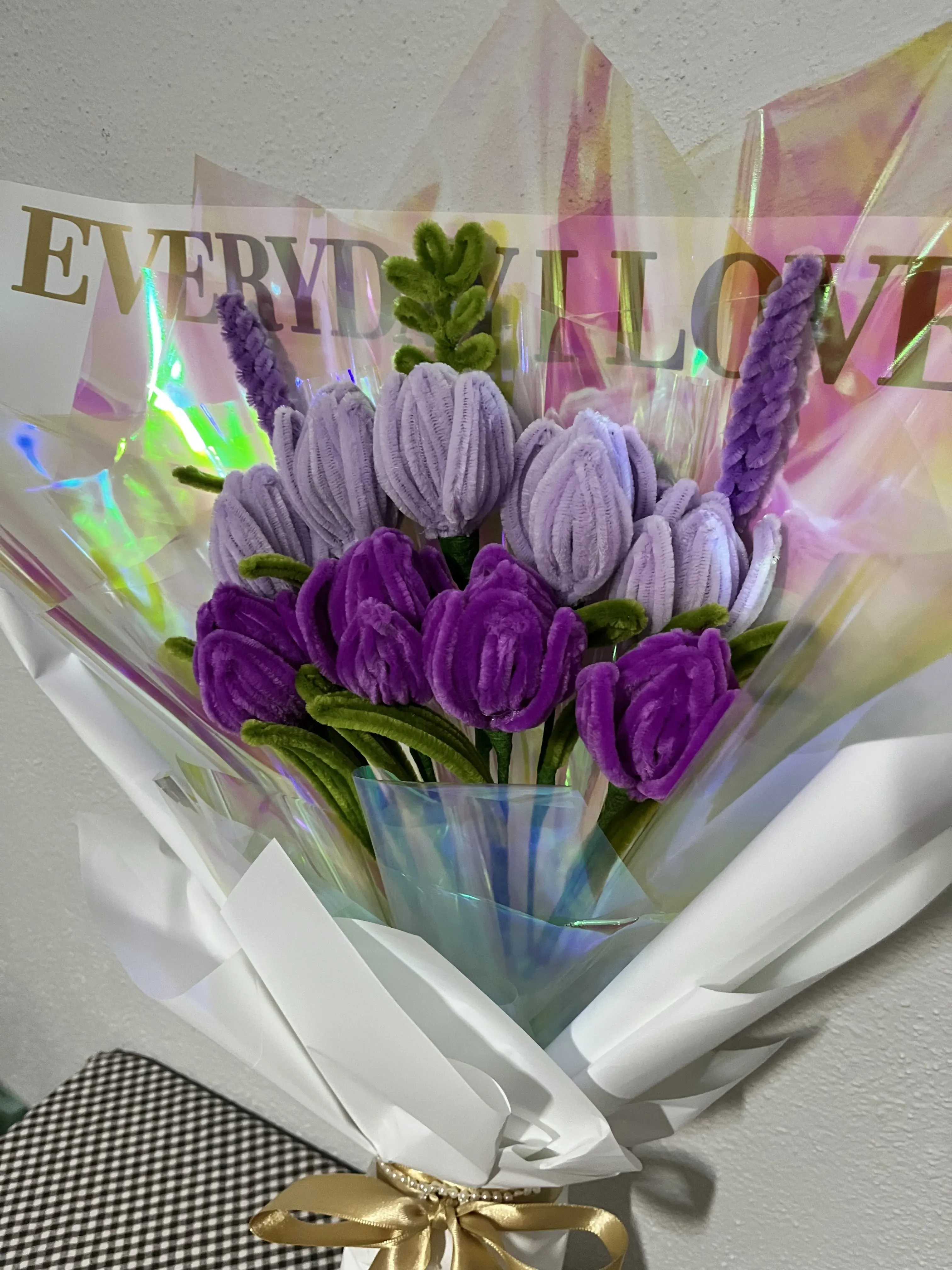 Mor Tonlarında Büyük Boy Doku Lale ve Sümbül Buketi