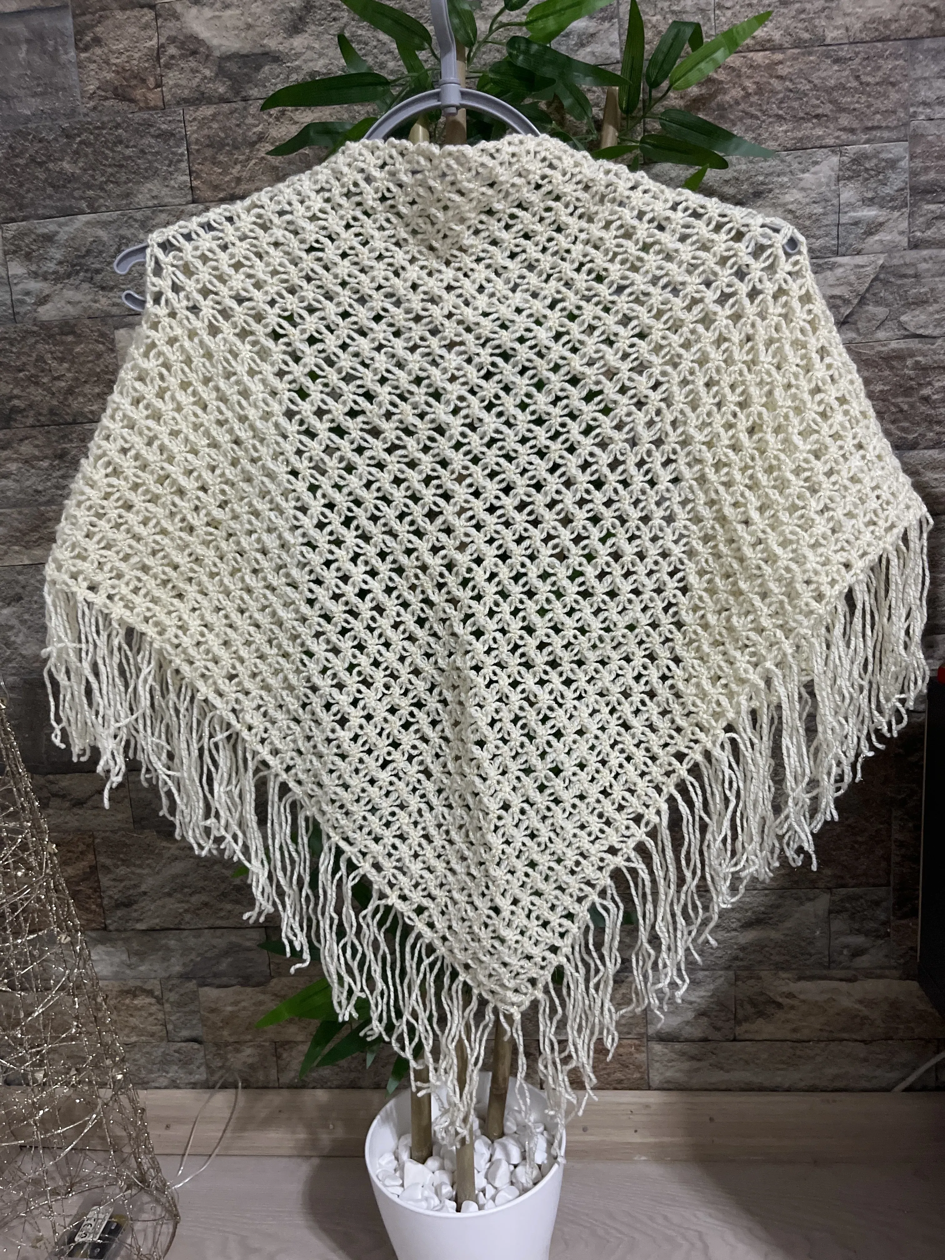 Krem Rengi Tığ İşi Örgü Bayan Omuz Şalı - Üçgen Model