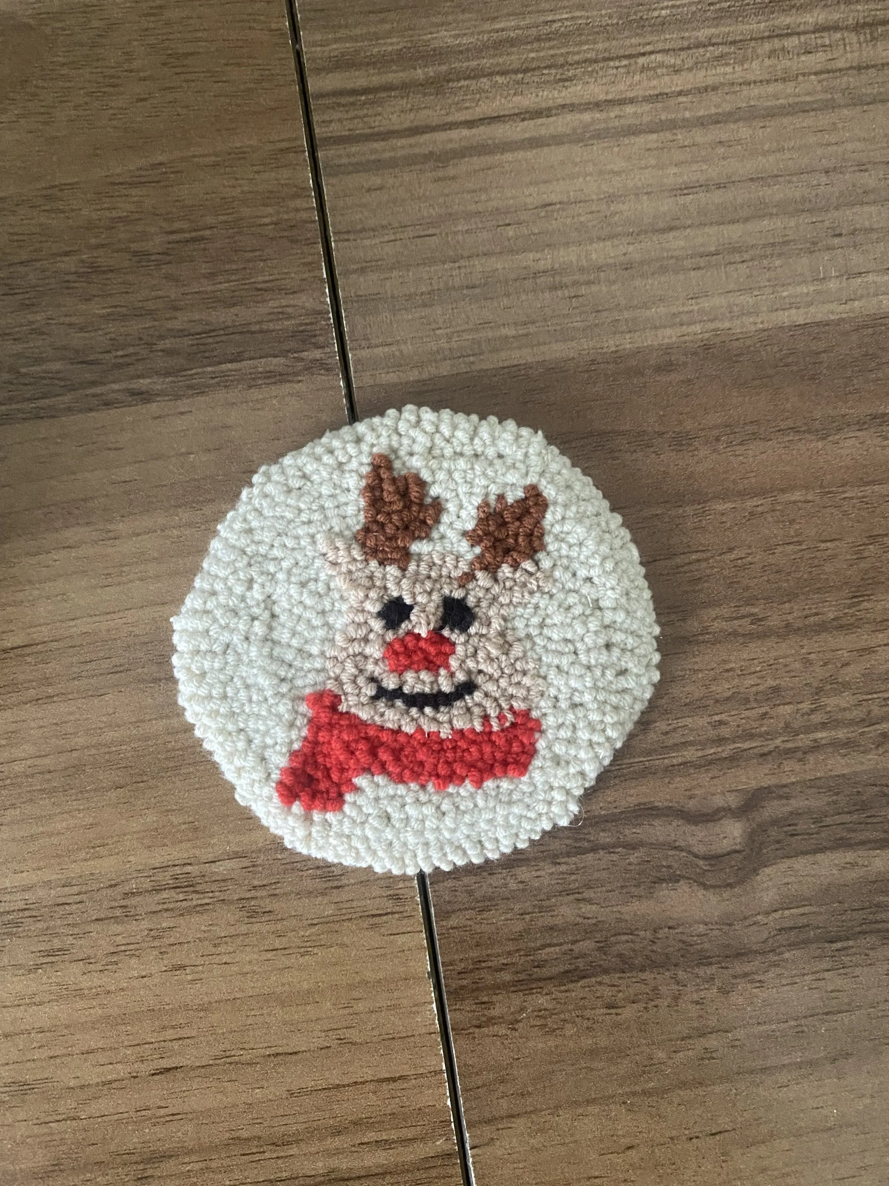 Handmade Punch İşi Yılbaşı Temalı Kırmızı Atkılı Geyik Bardak Altlığı