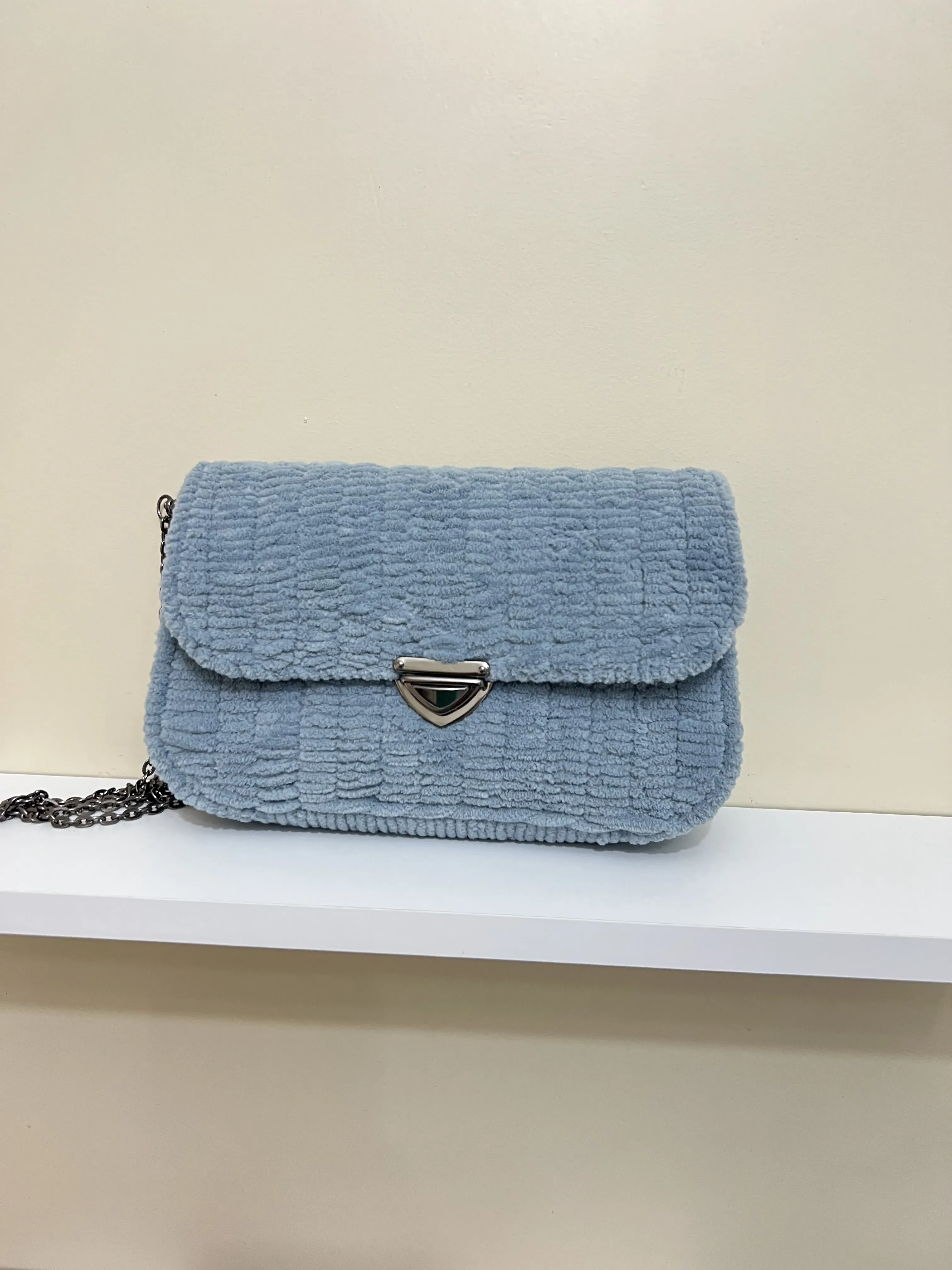 Mavi Peluş Omuz Çantası - Zincir Askılı, Yumuşak ve Şık - El Emeği