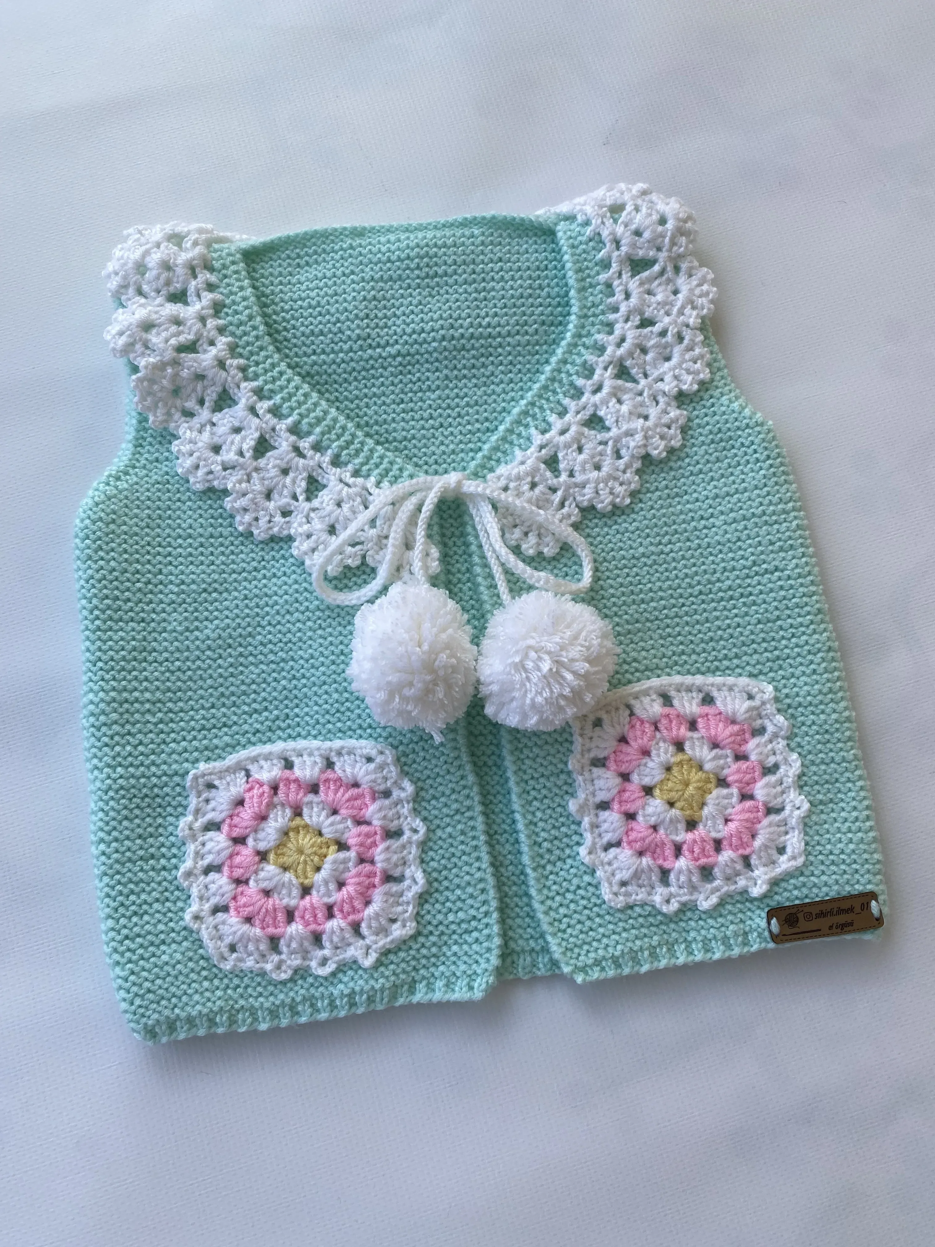 Mint Yeşili Pamuk Örgü Bebek Yeleği - Yakalı ve Cepli - El Yapımı