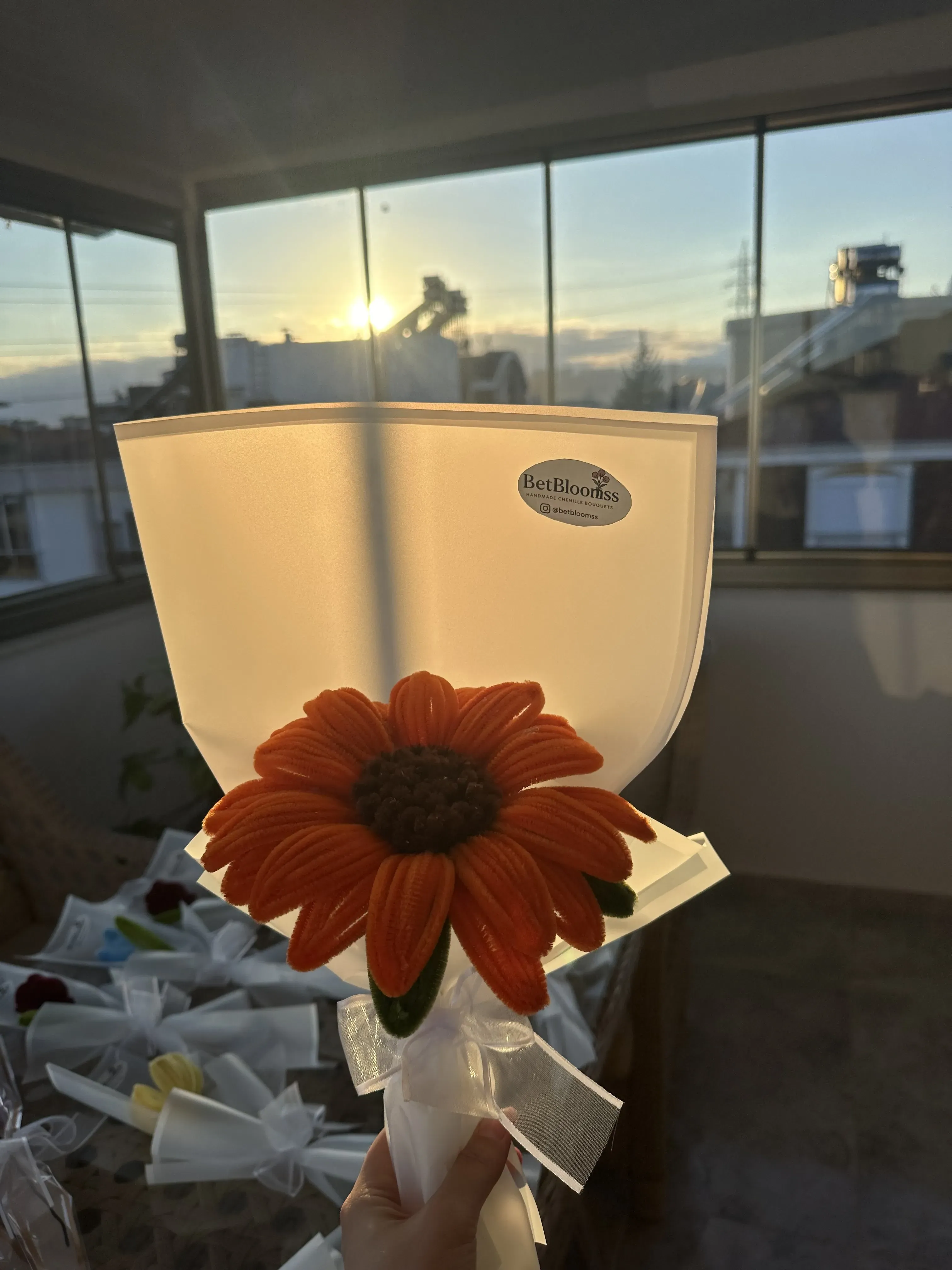 Turuncu Şönil Ayçiçeği Buketi - El Emeği Dekoratif Hediye