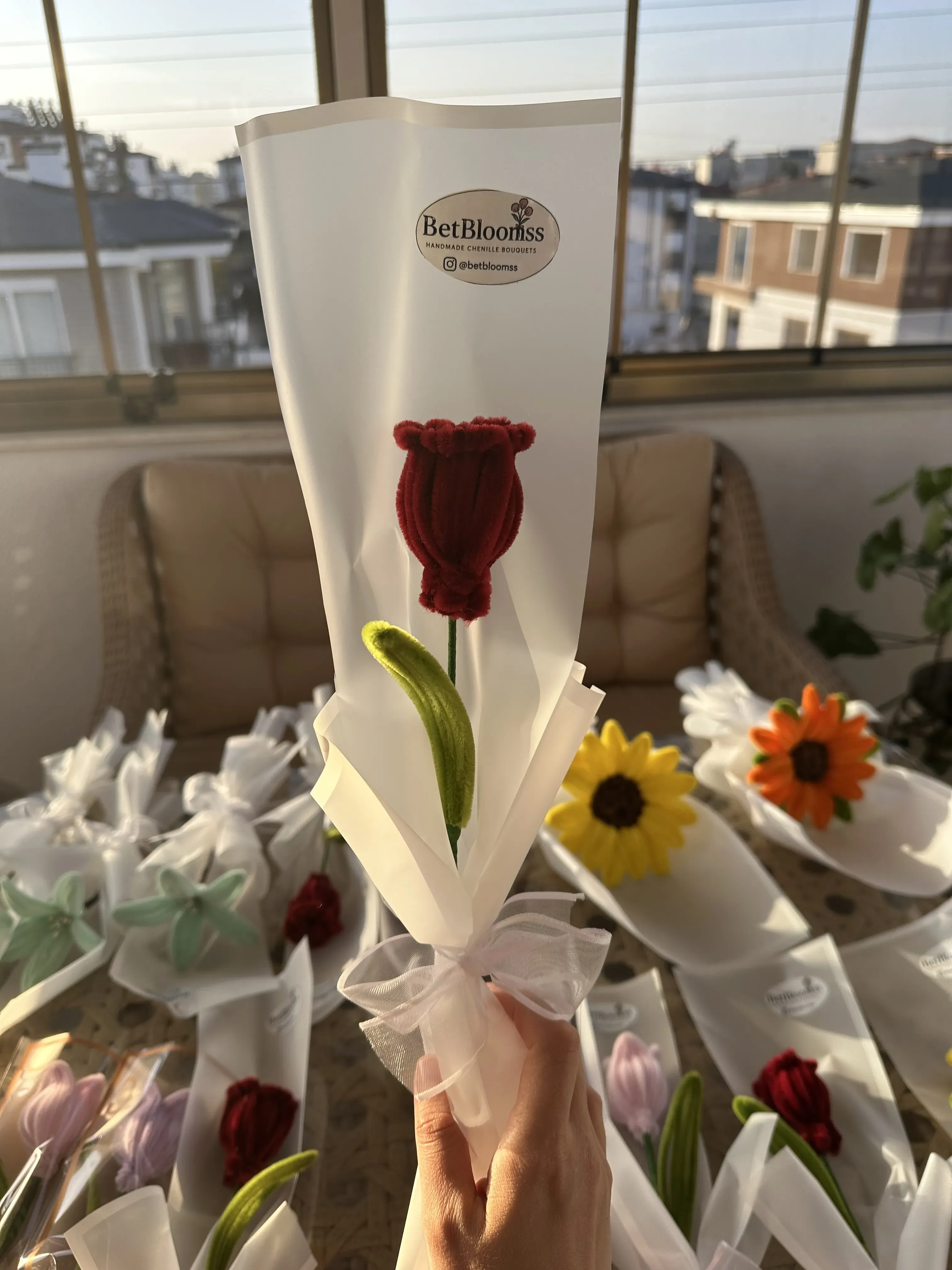 Şönil Çubuklardan Bordo Gül Buketi - El Yapımı Dekoratif Çiçek