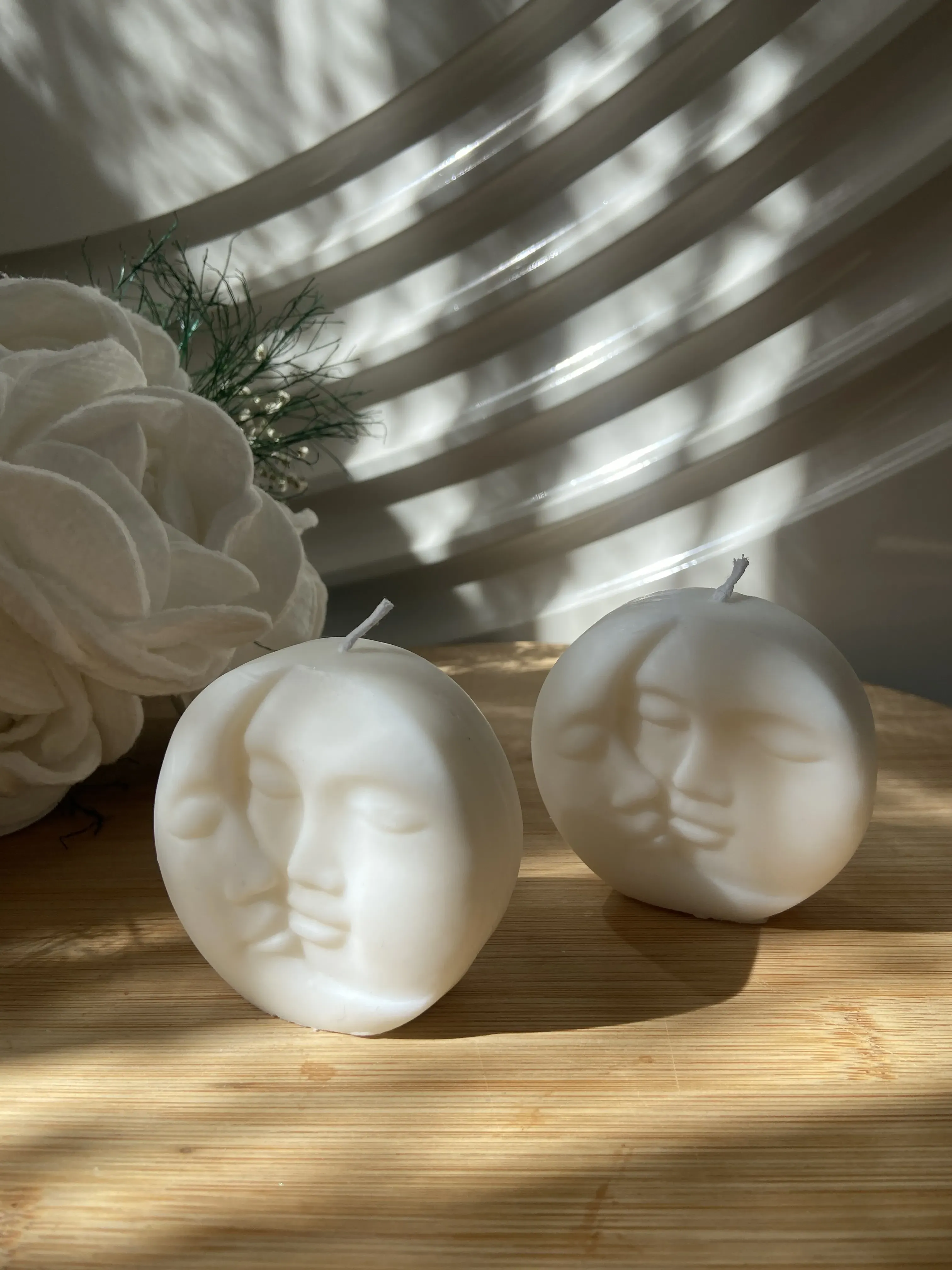 Yüz Silüetli Beyaz Soyawax Mum - Ay Öpücüğü Tasarımı