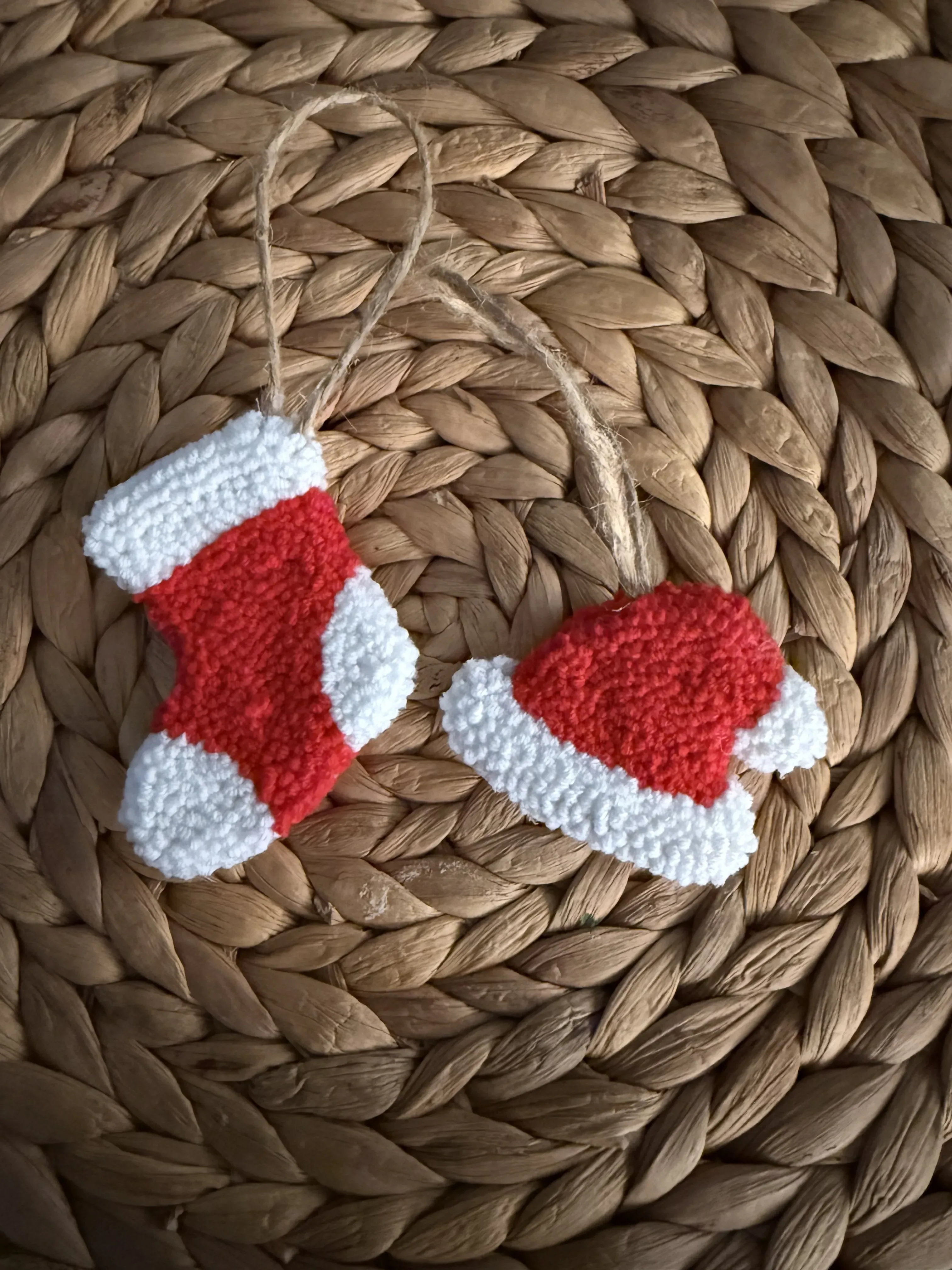 Punch Nakışı Yılbaşı Çorap ve Şapka Seti - El Emeği Dekoratif