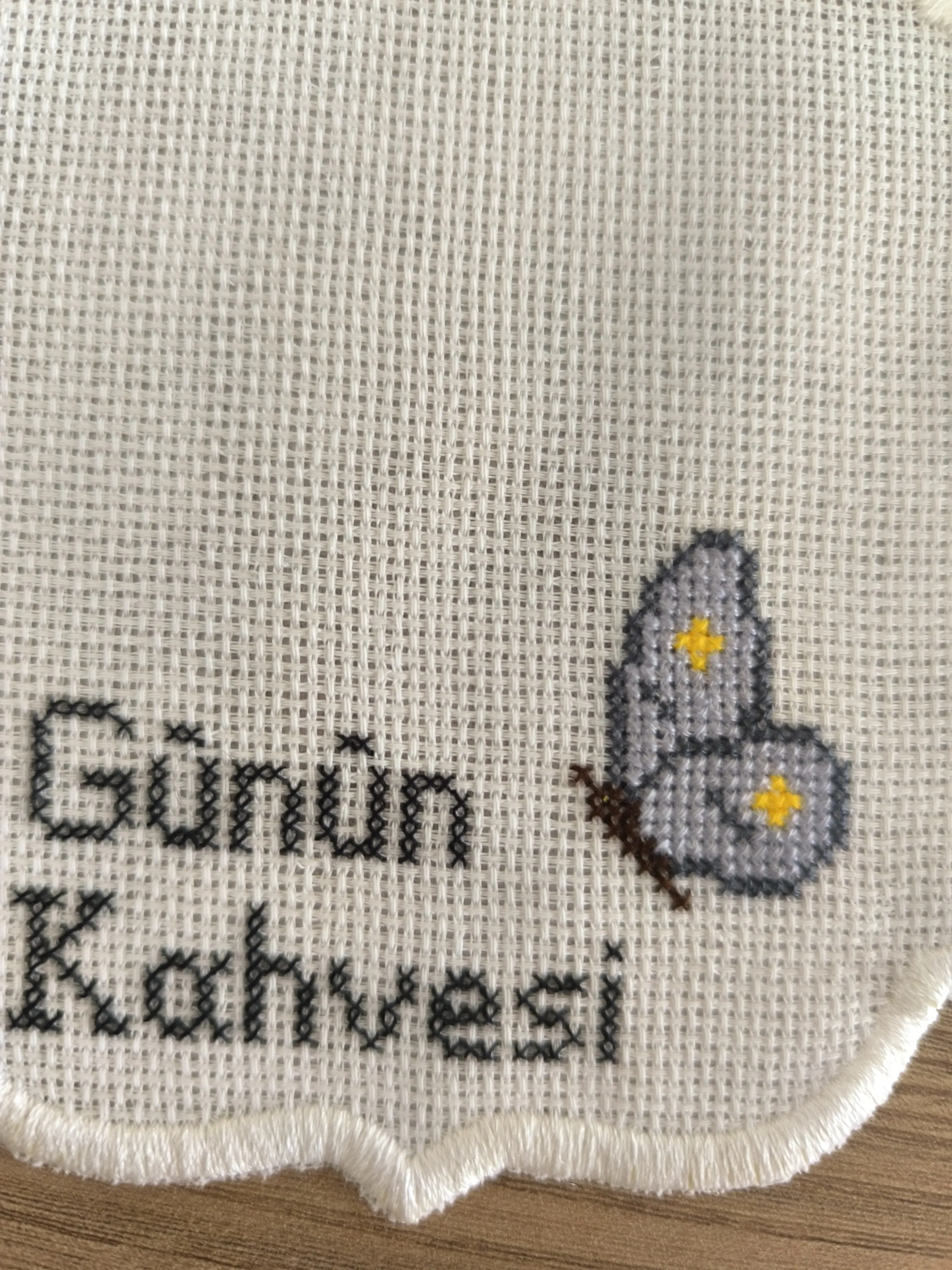 Kanaviçe Kahve Sunum Peçetesi - "Günün Kahvesi" Yazılı