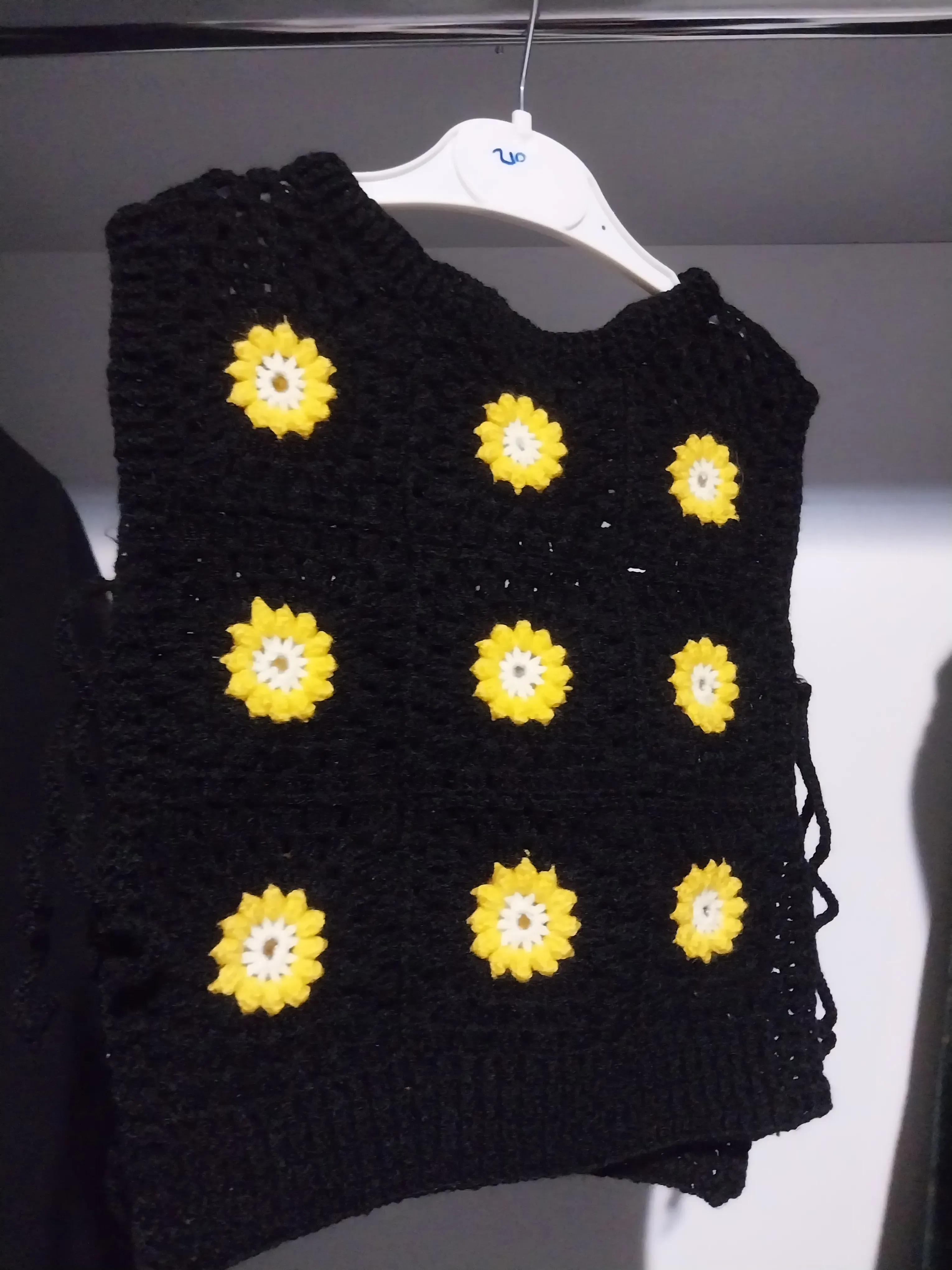 Siyah Örgü Papatya Desenli Bebek Süveter Yelek - El Emeği