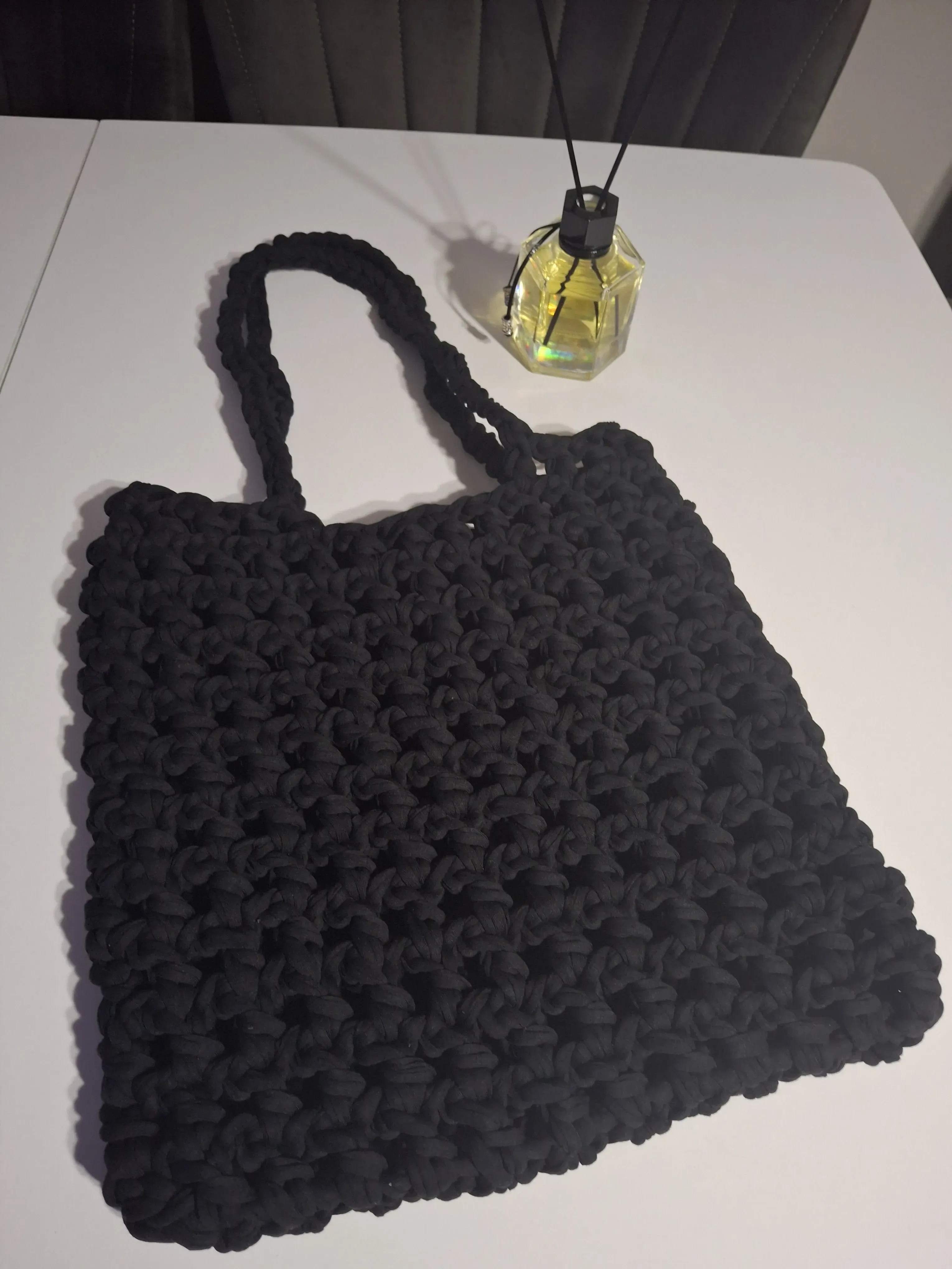 Siyah Penye İpten Örme Omuz Çantası - Çok Amaçlı ve Şık Tasarım