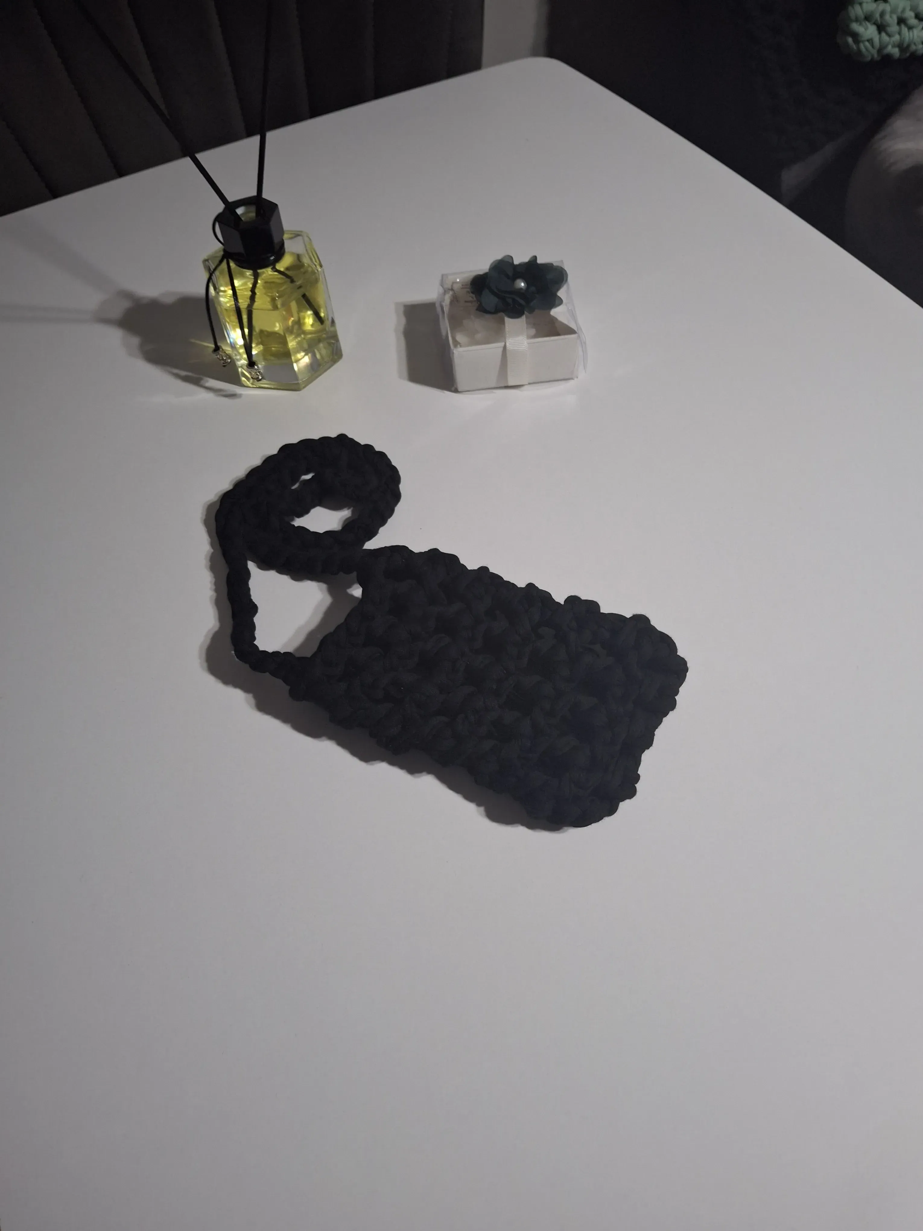 Siyah Penye İpten Örme Telefon Kılıfı - El Emeği Telefon Çantası