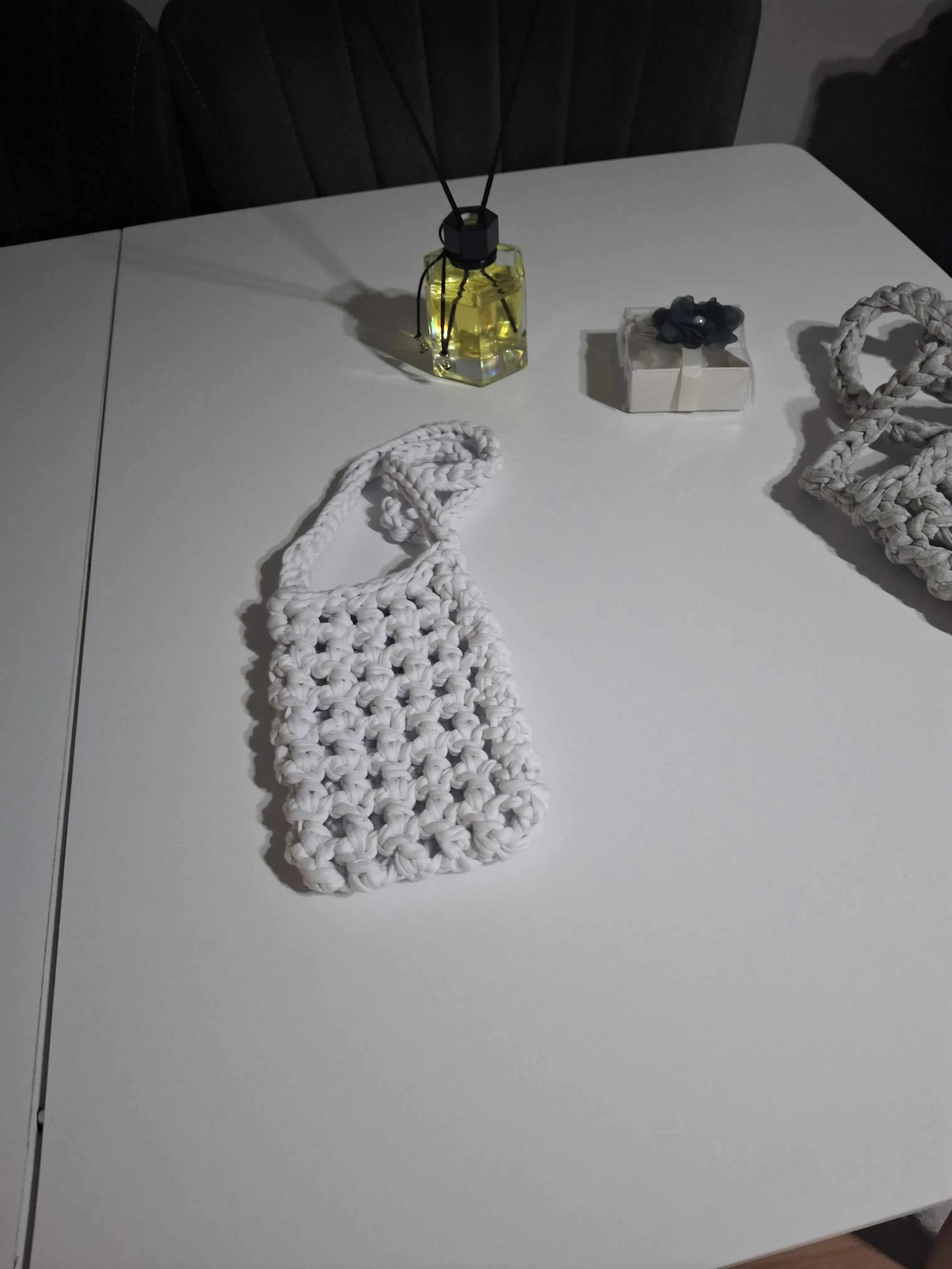 Beyaz Örgü Telefon Kılıfı - Penye İpten El Yapımı Telefon Çantası