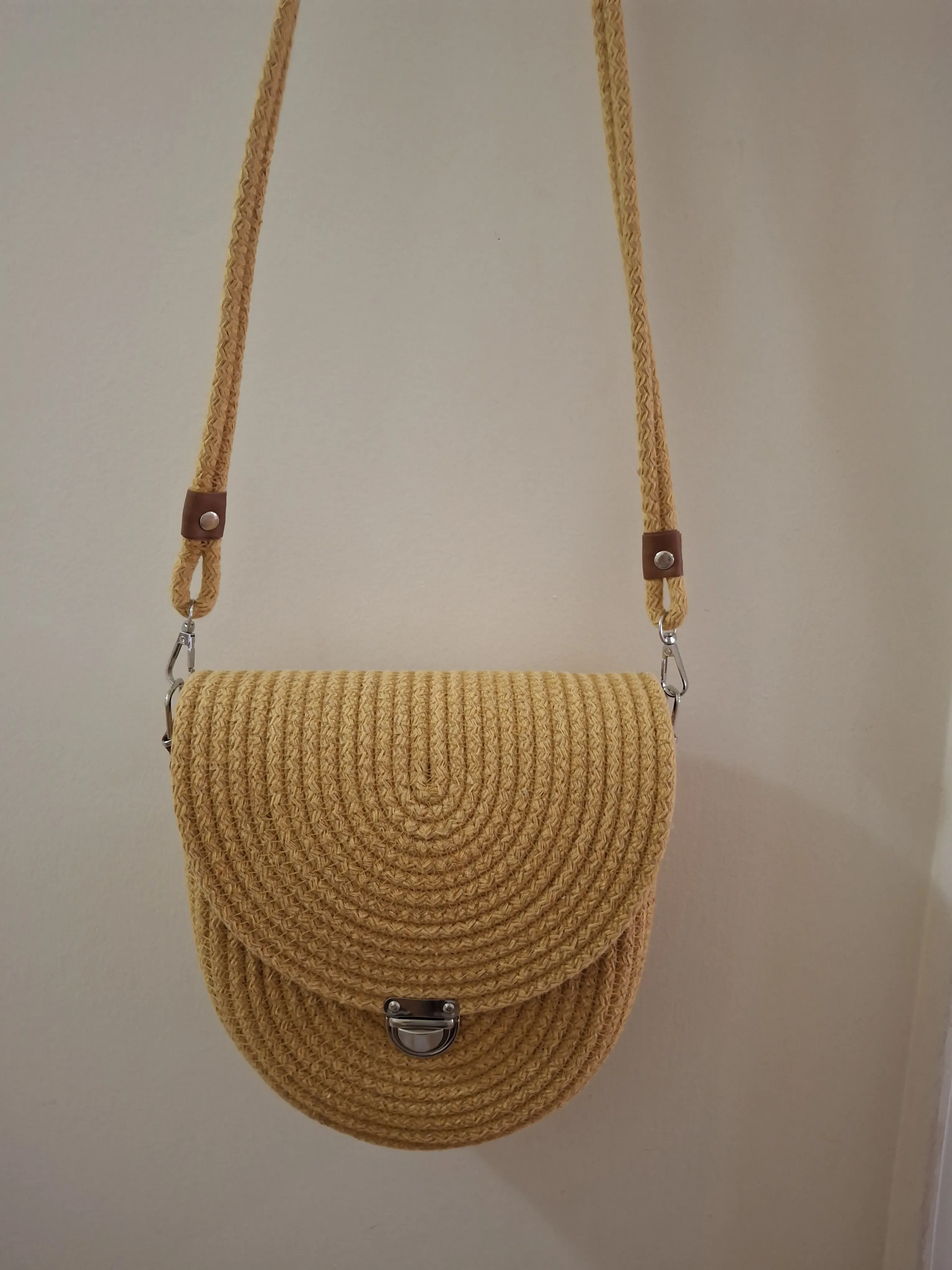 Hardal Renkli Tress İpinden Hasır Görünümlü Omuz Çantası - El Dikişi