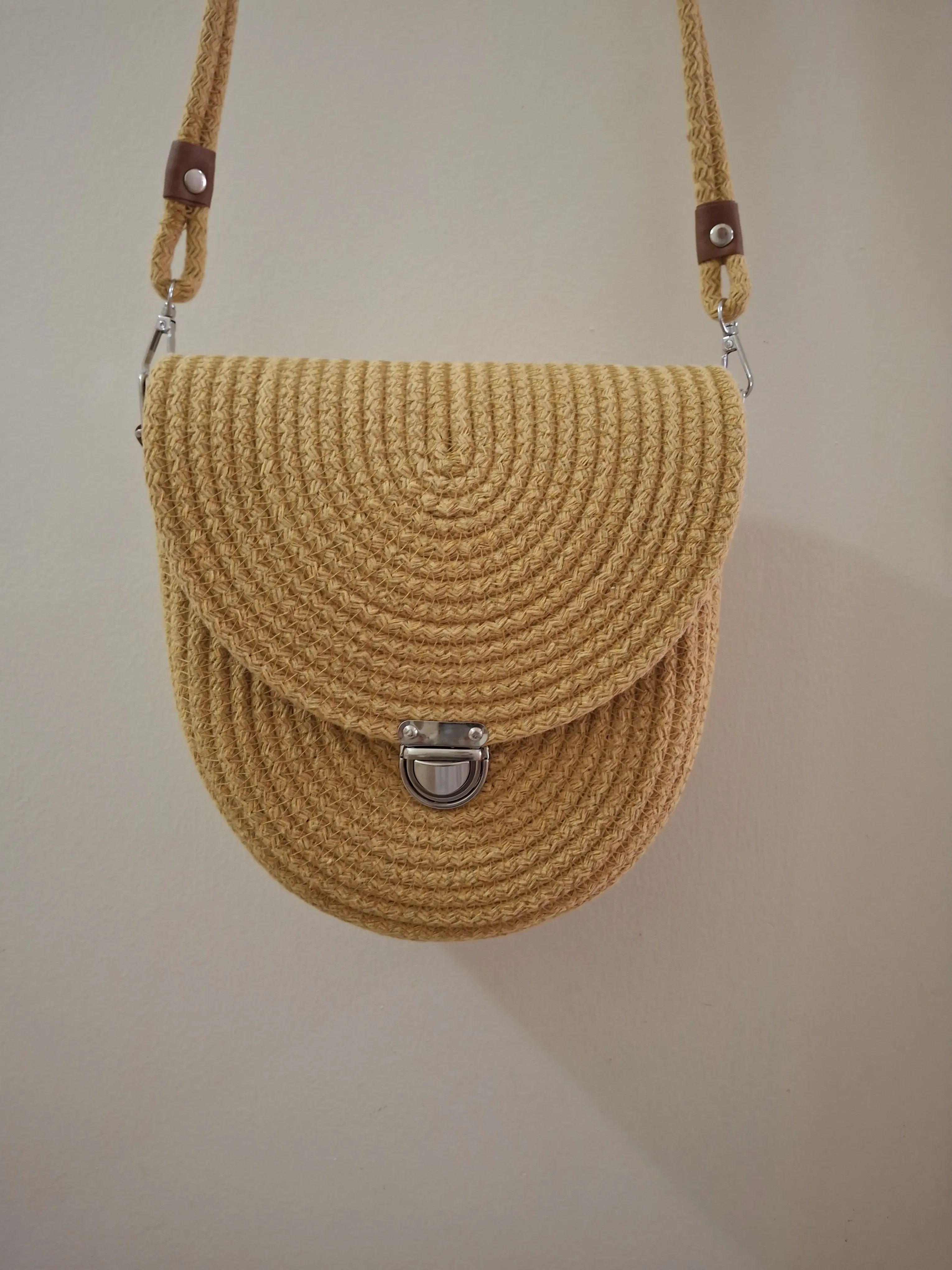 Hardal Renkli Tress İpinden Hasır Görünümlü Omuz Çantası - El Dikişi