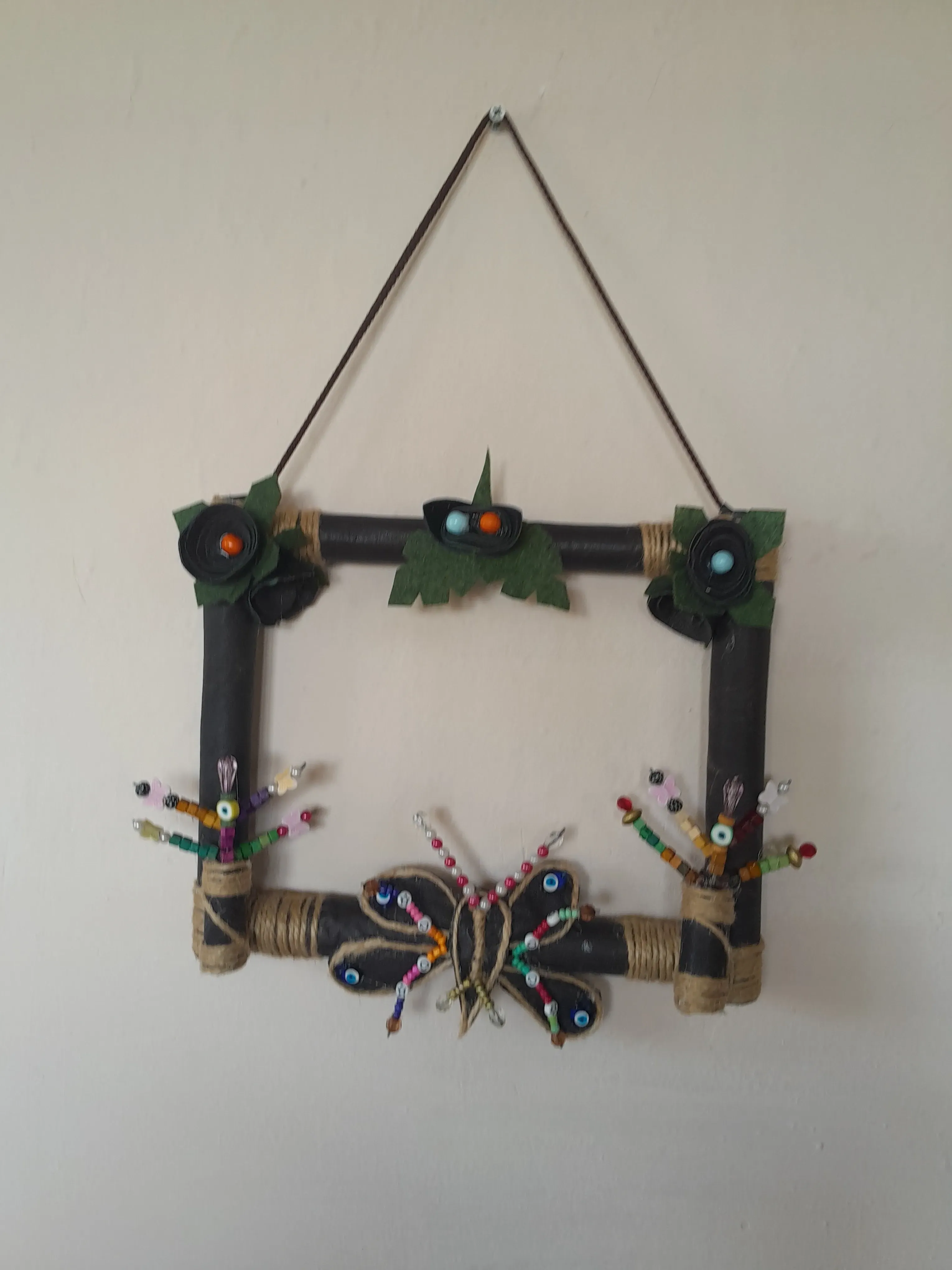 Kelebek ve Boncuk Detaylı Siyah Kapı Süsü - El Yapımı Dekoratif