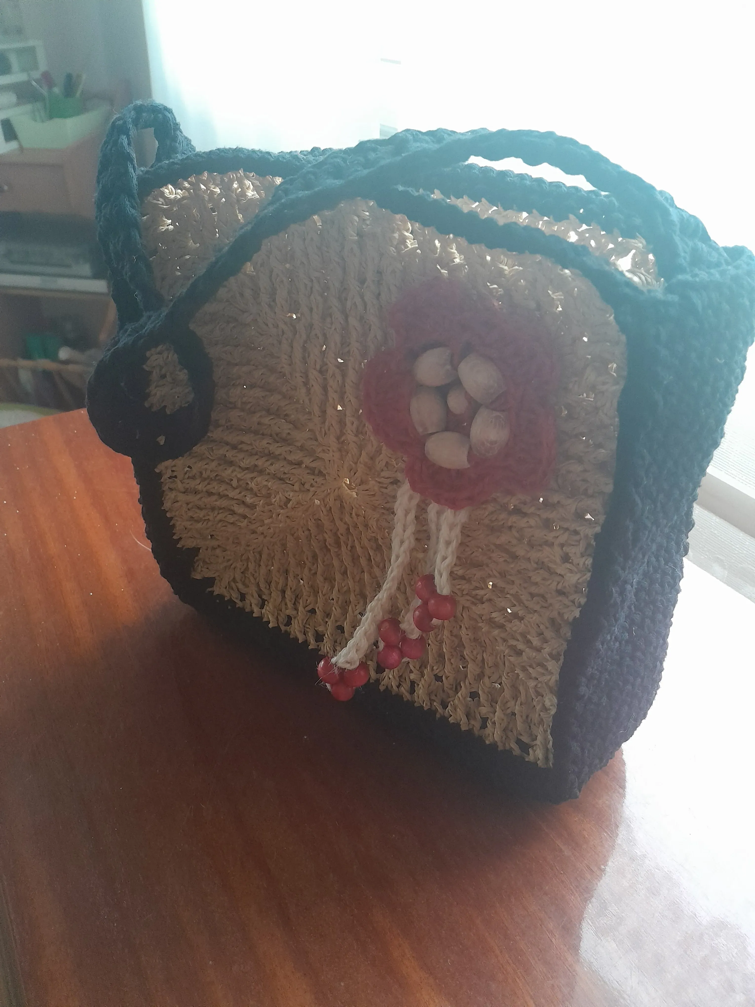 Bej ve Siyah Renkli Örgü Desenli Askılı Bayan Omuz Çantası