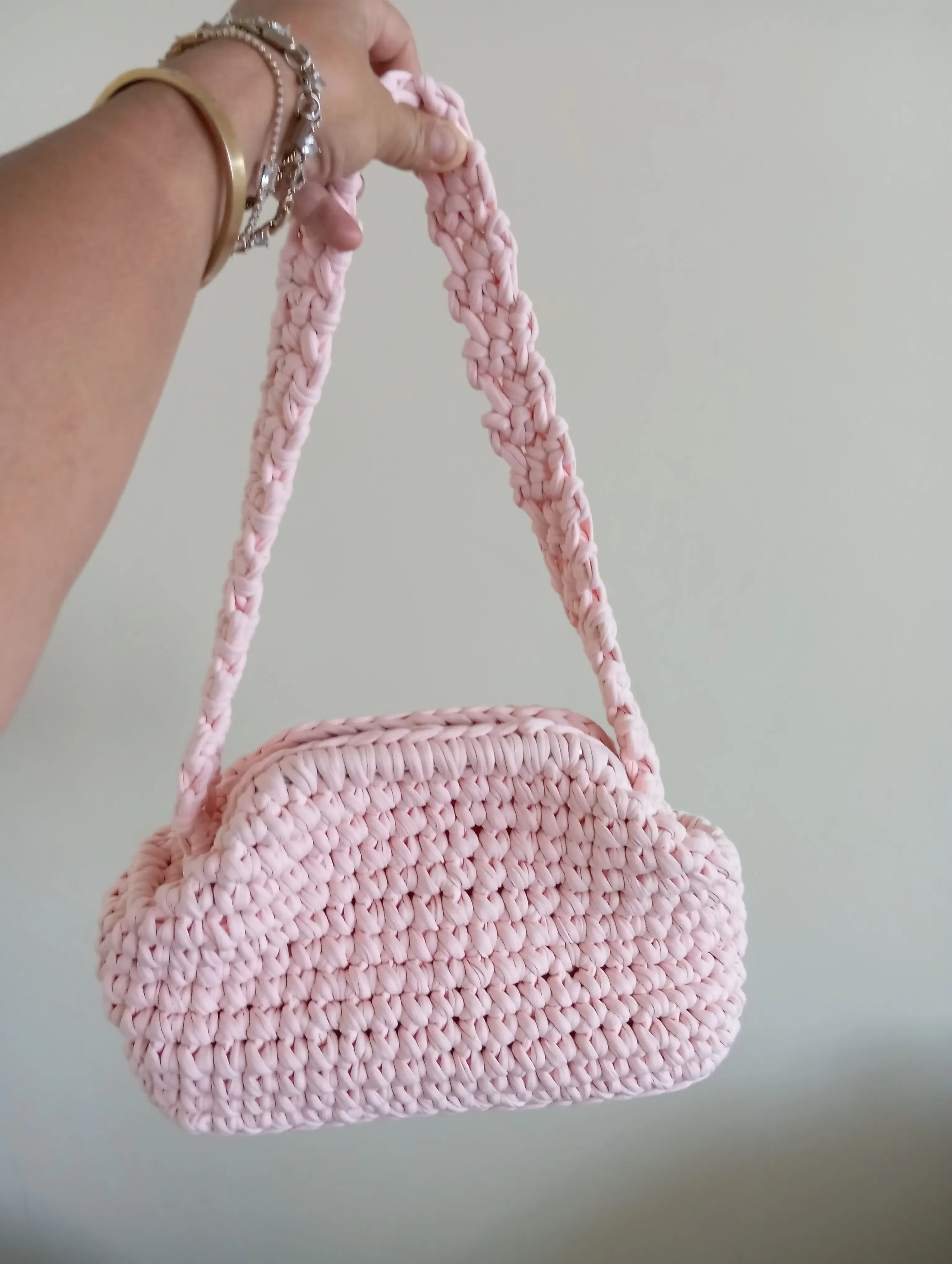 Pembe Penye İpten Örme Burslu Çanta - Şık ve El Emeği Tasarım