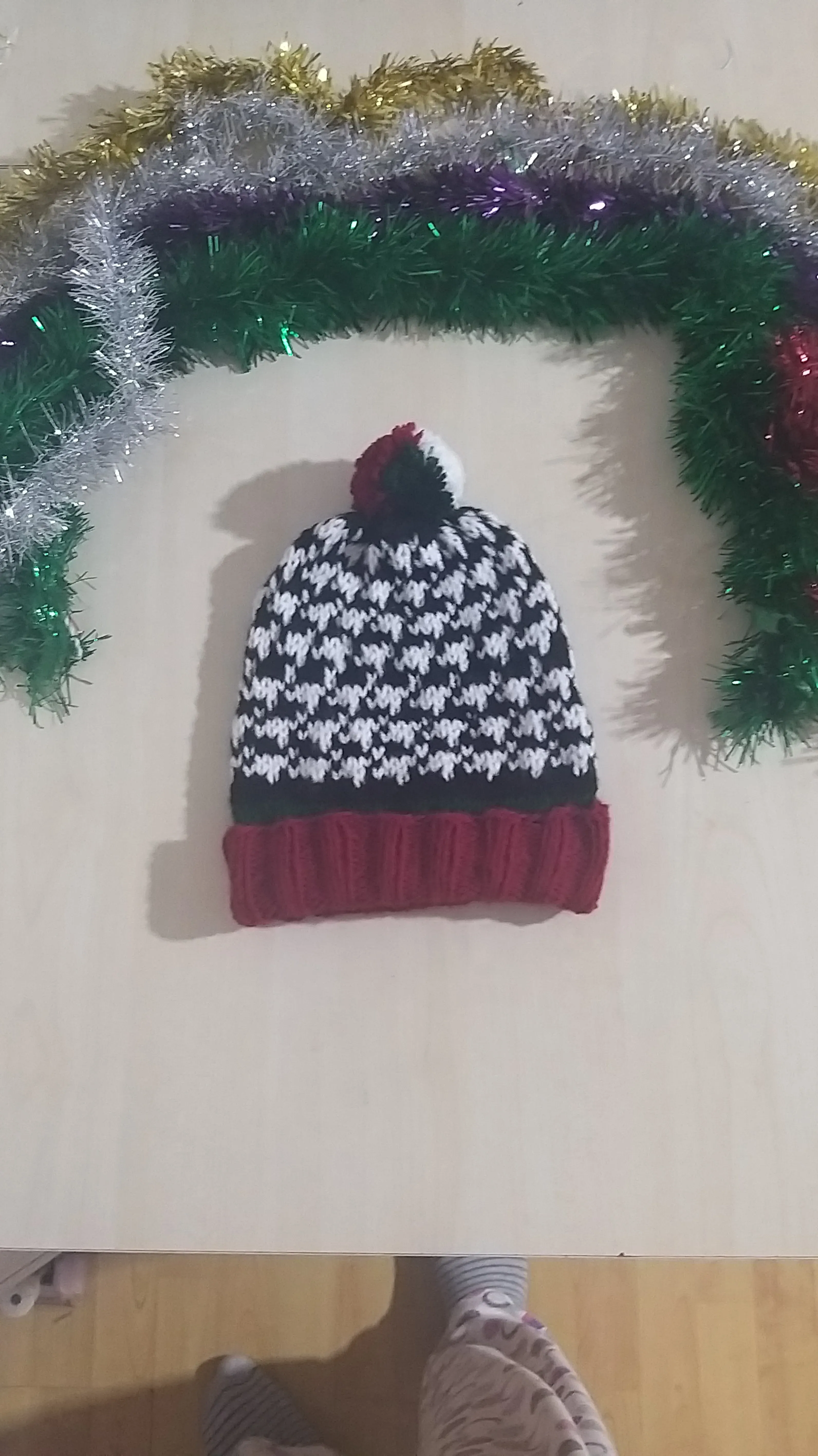 Siyah Beyaz Kazayağı Desenli Örgü Bere - Kışlık Sıcak Tutucu