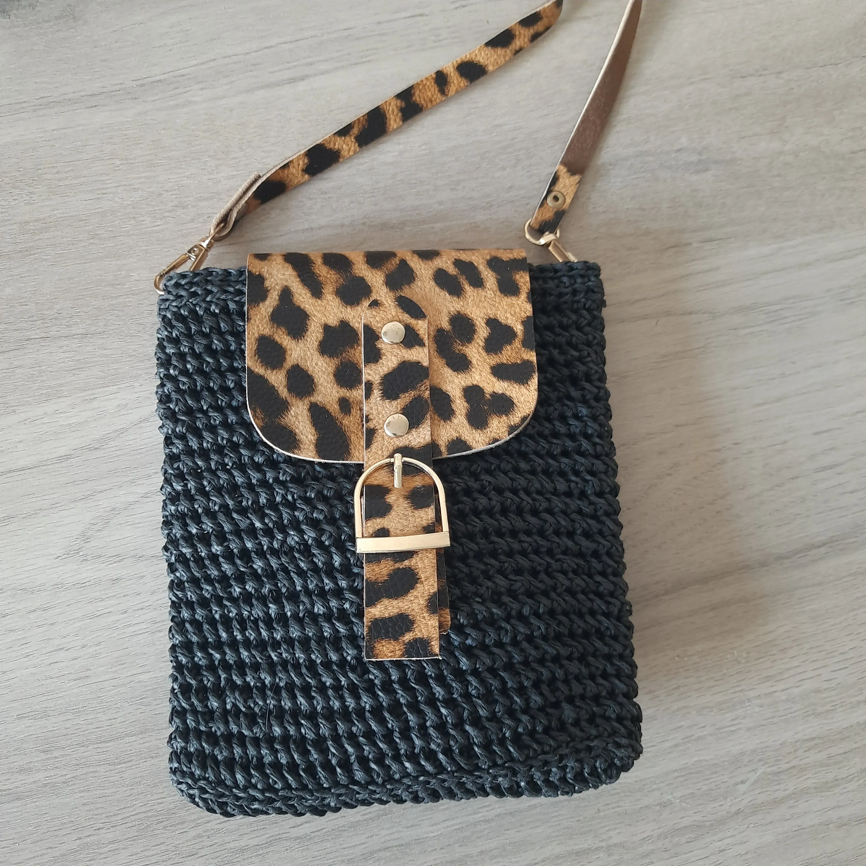 Siyah Örgü Desenli Leopar Kapaklı Telefon Çantası - Küçük Boy