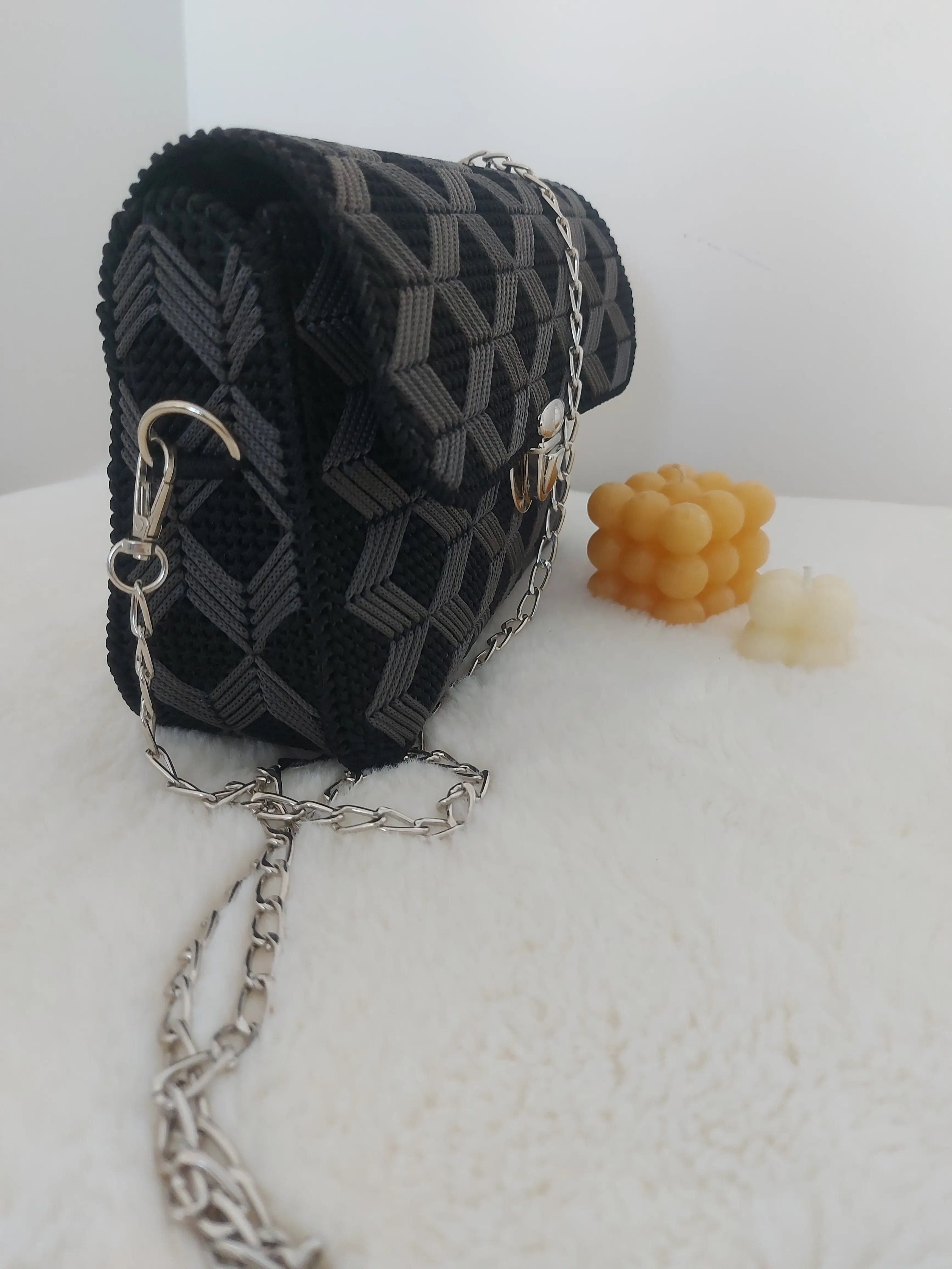 Siyah Füme Renk Desenli Zincir Askılı Astarli El Çantası