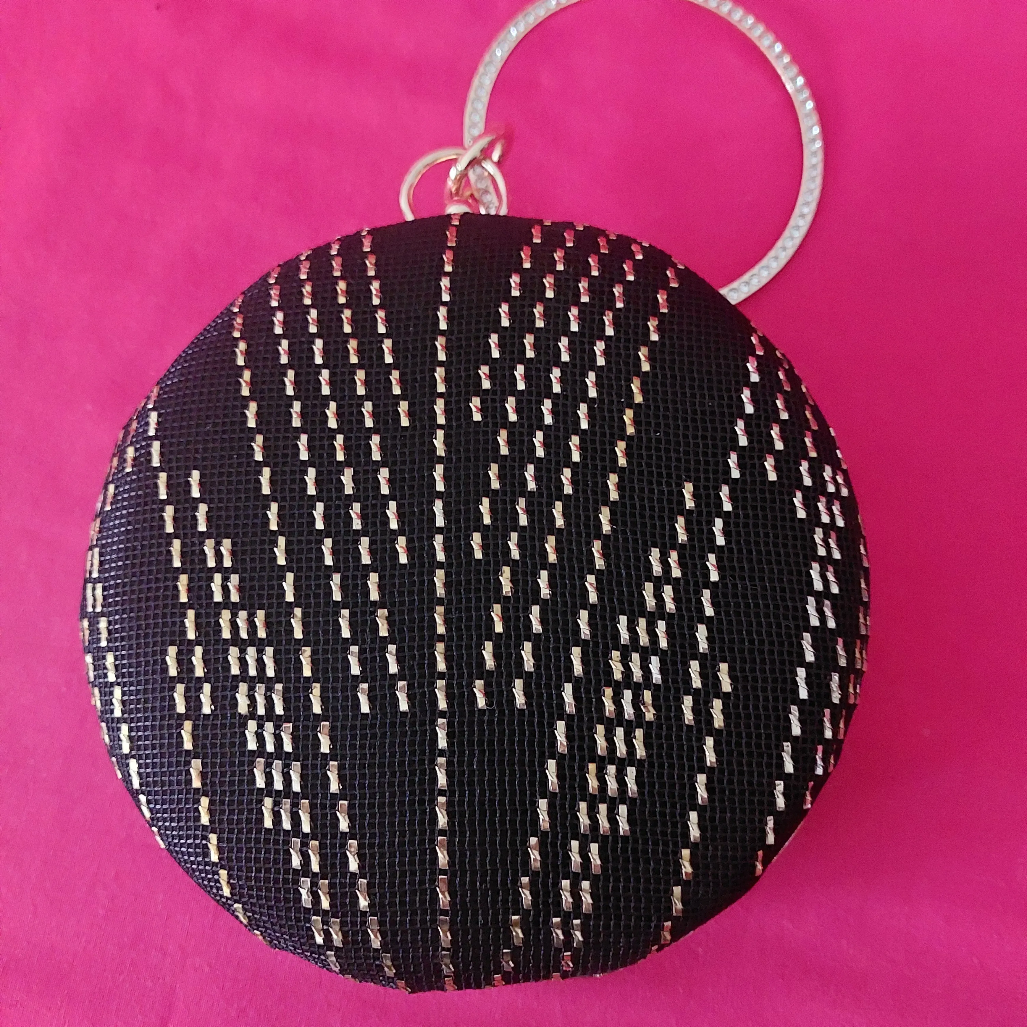 Siyah Tül Üzeri Gold Tel İşlemeli Portföy Çanta - Yuvarlak Kasa