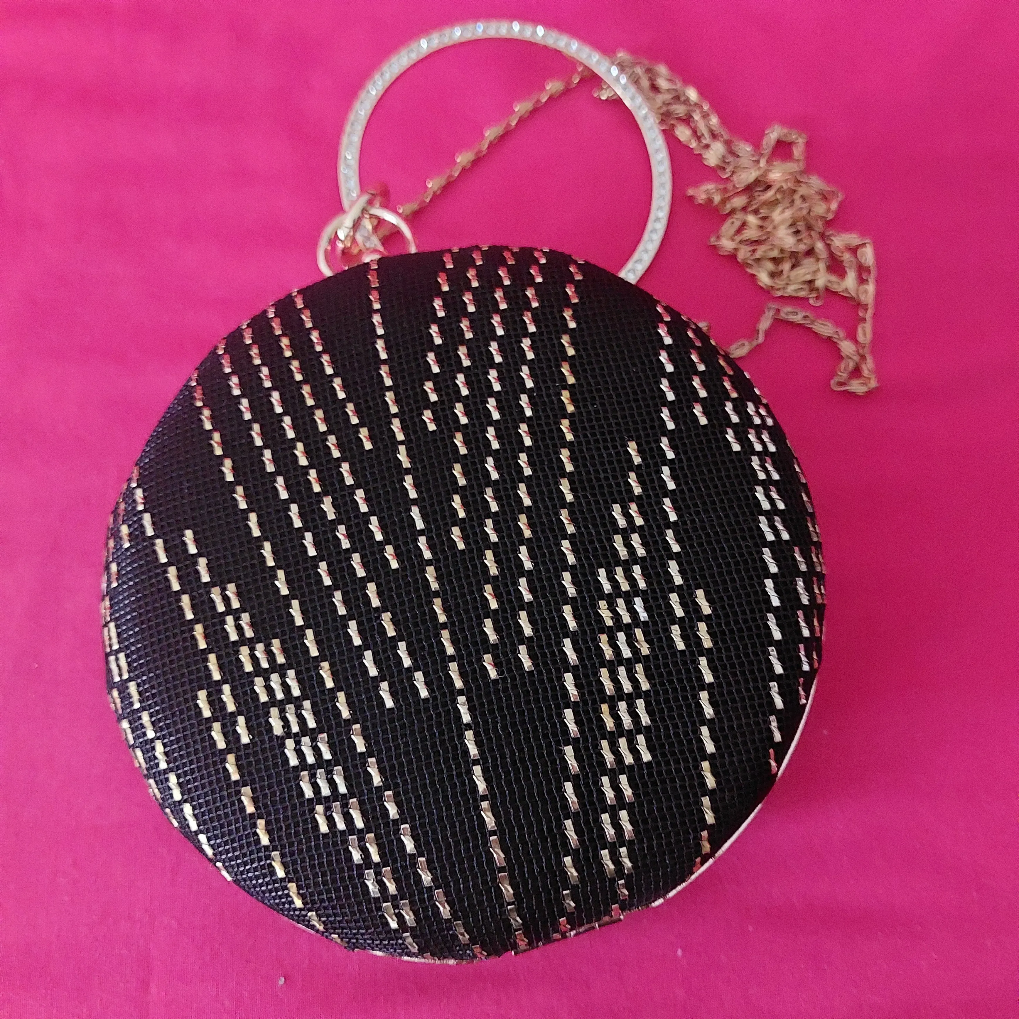 Siyah Tül Üzeri Gold Tel İşlemeli Portföy Çanta - Yuvarlak Kasa