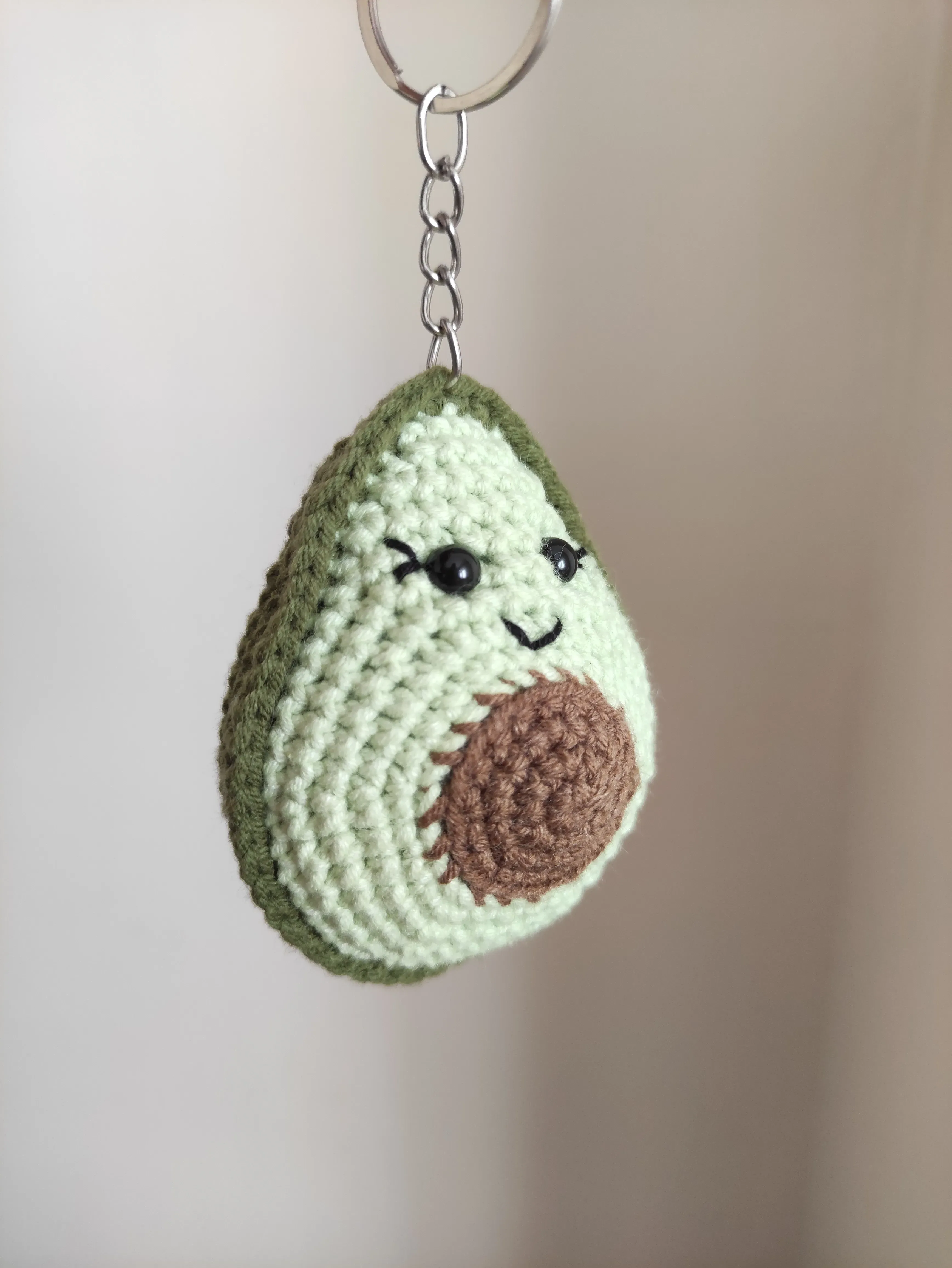 🥑 El Yapımı Avokado Anahtarlık – Sevimli ve Enerjik Tasarım