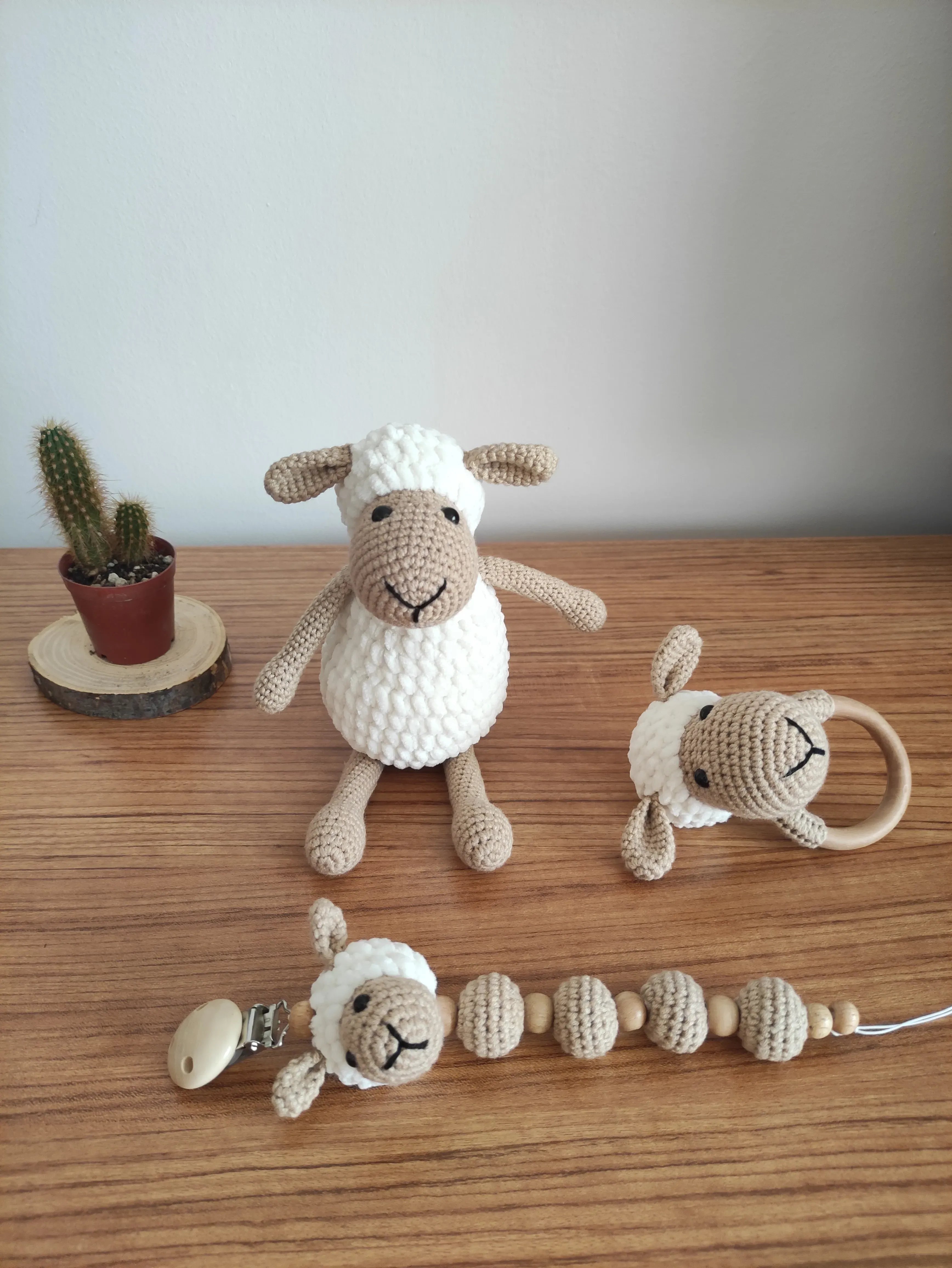 Amigurumi Oyuncak Kuzu Seti - Kadife İp ve Ahşap Detaylı