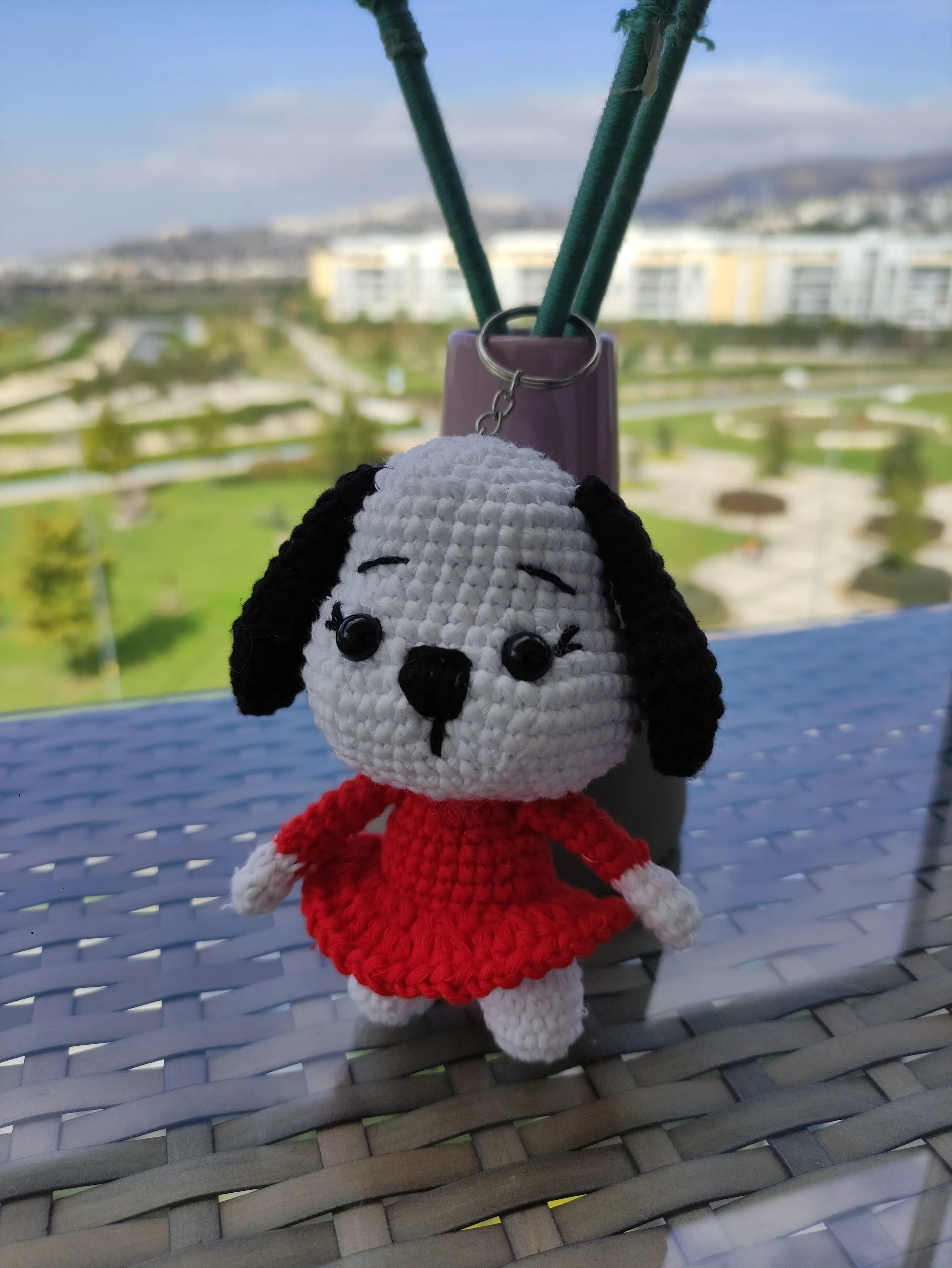 Örgü Köpek Anahtarlık - Kırmızı Elbiseli, Pamuk İpliği El Emeği