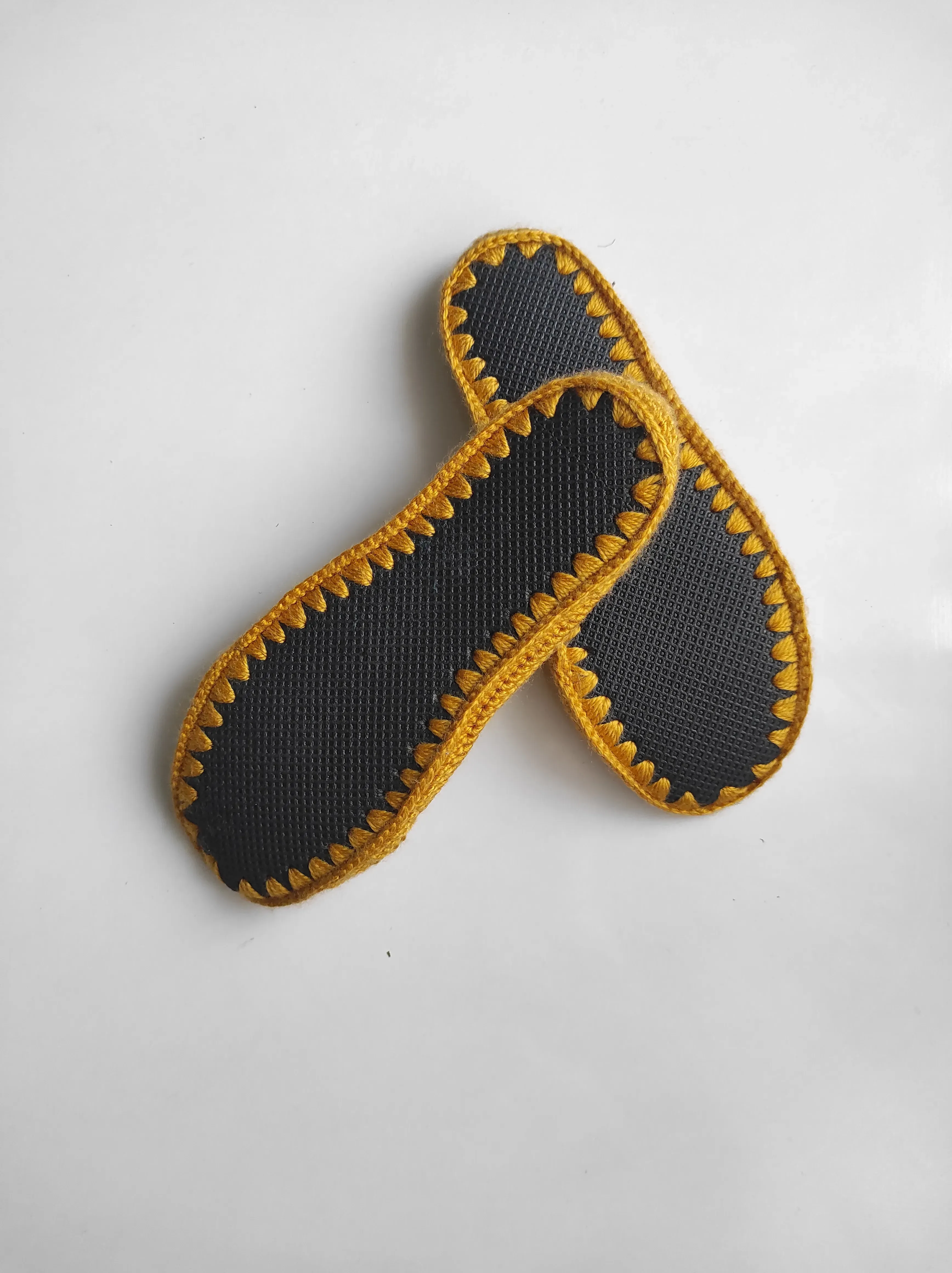 Hardal Sarısı Örgü Kadın Babet - Ponpon ve İnci Detaylı - El Emeği