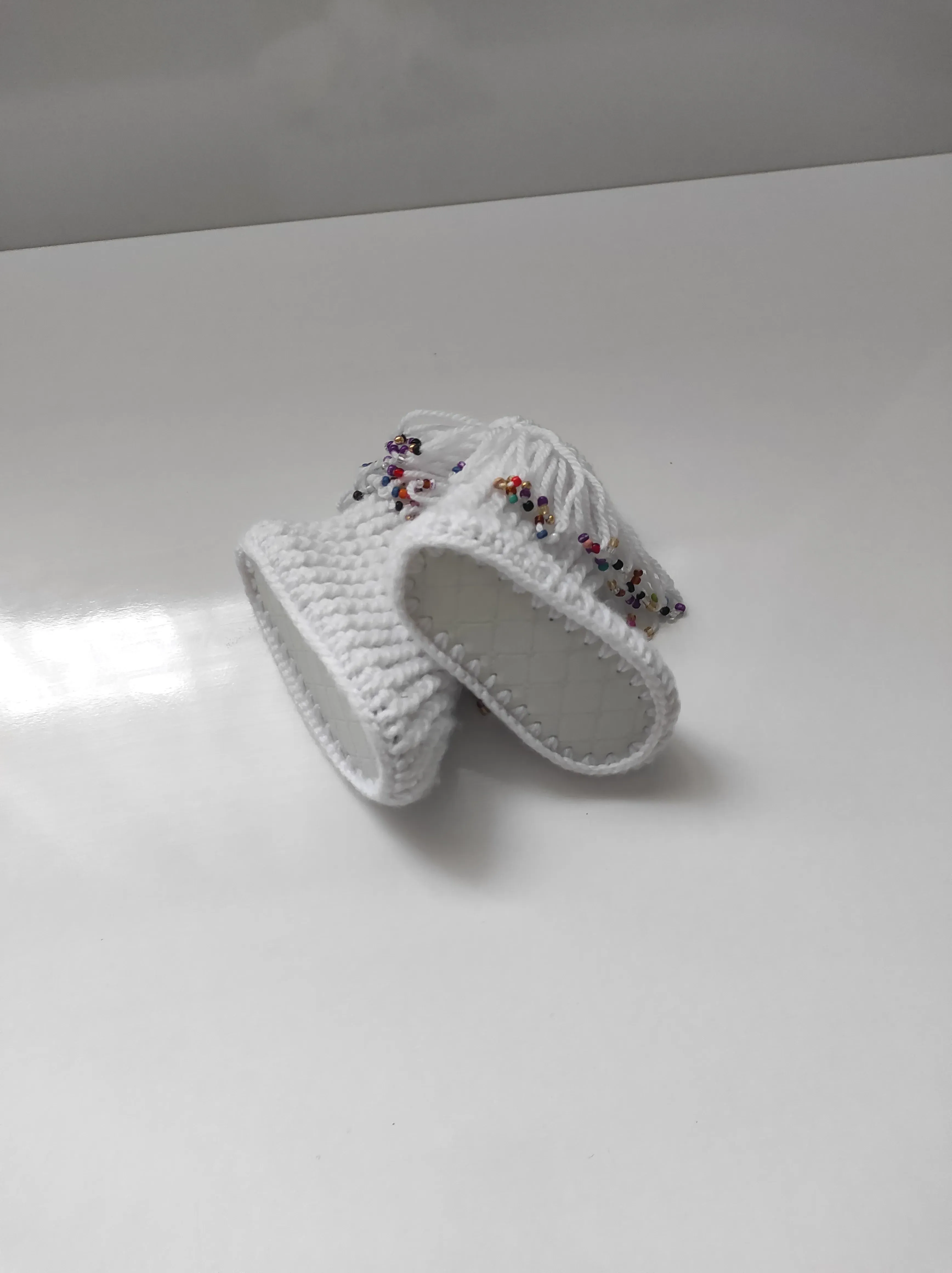 Beyaz Örgü Bebek Botu Boncuk Detaylı Deri Taban - El Emeği