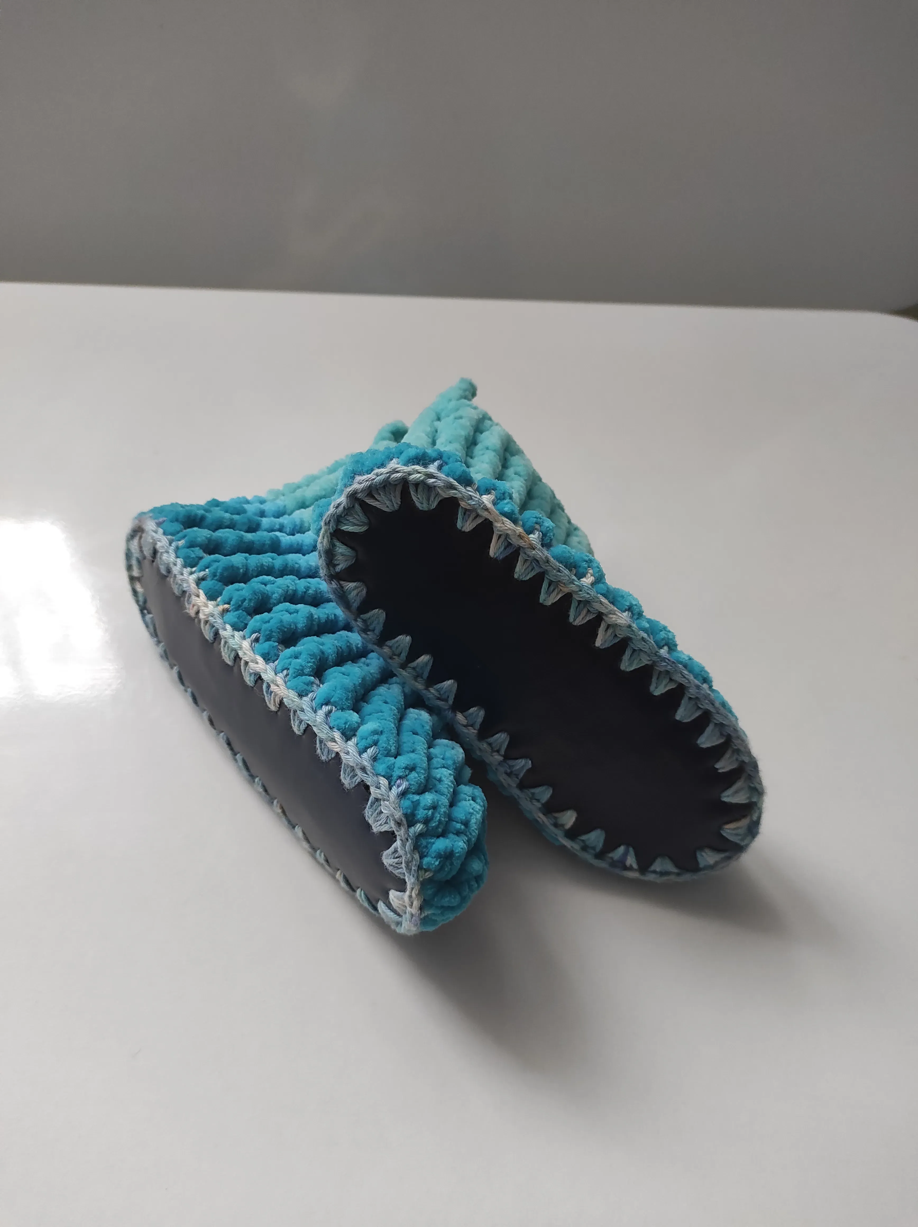 Mavi Tonlarında Kadife İpten Örme Çocuk Panduf Bot - El Emeği