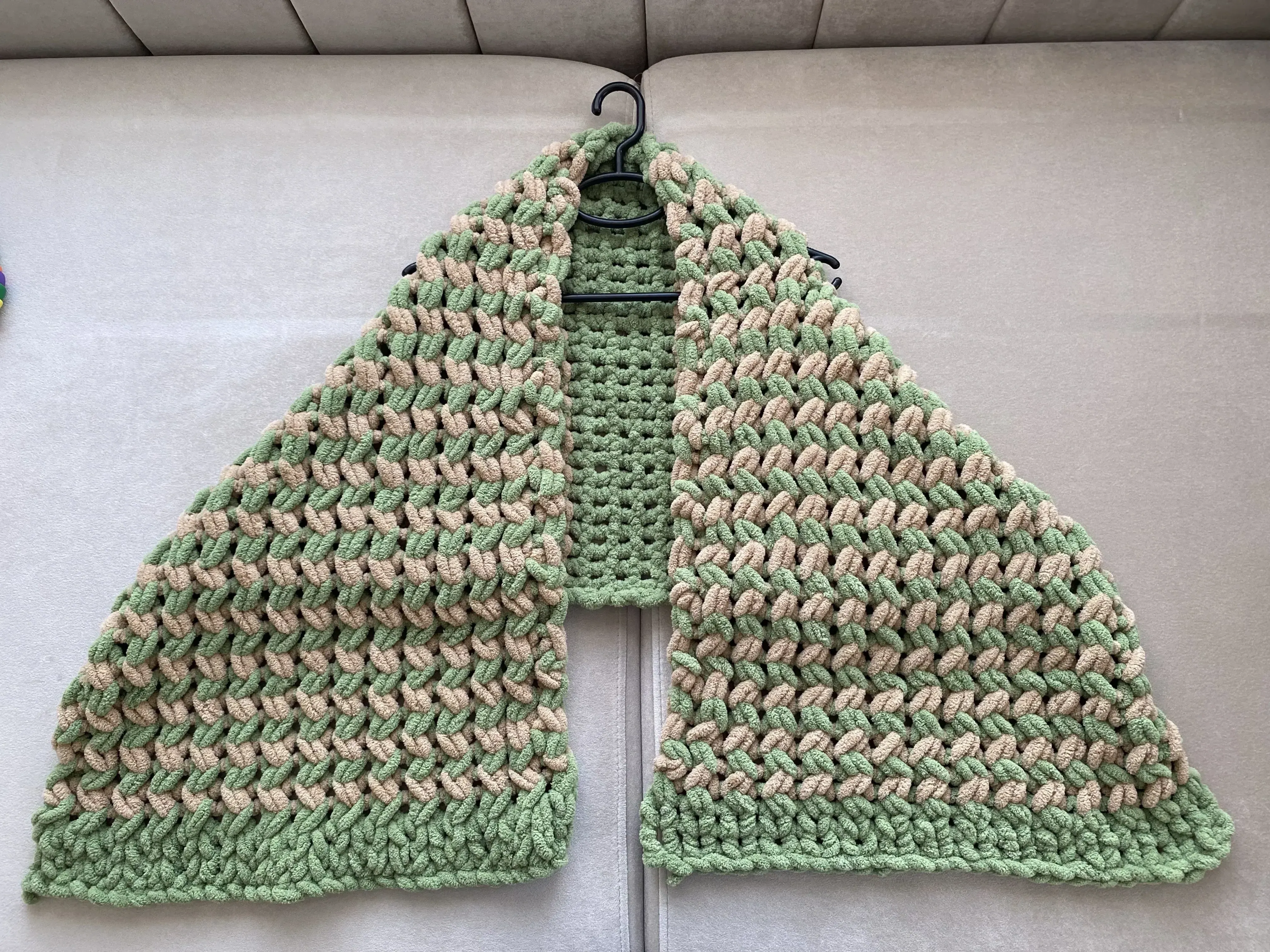 Yeşil ve Bej Renkli Örgü Şal - Hafif ve Sıcak Tutan Mevsimlik Şal