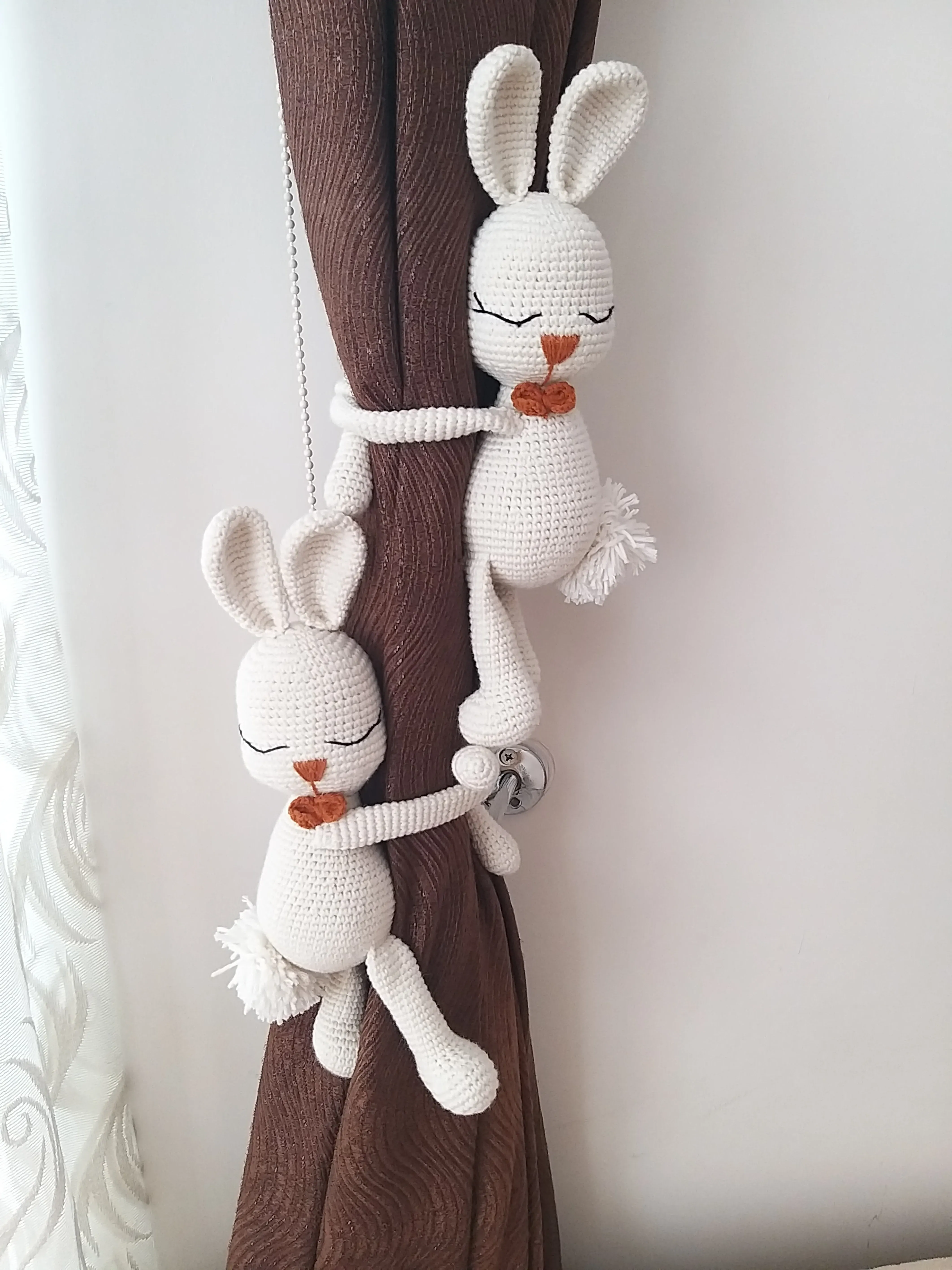 Krem Rengi Örme Tavşan Figürlü Perde Tutucu - El Emeği