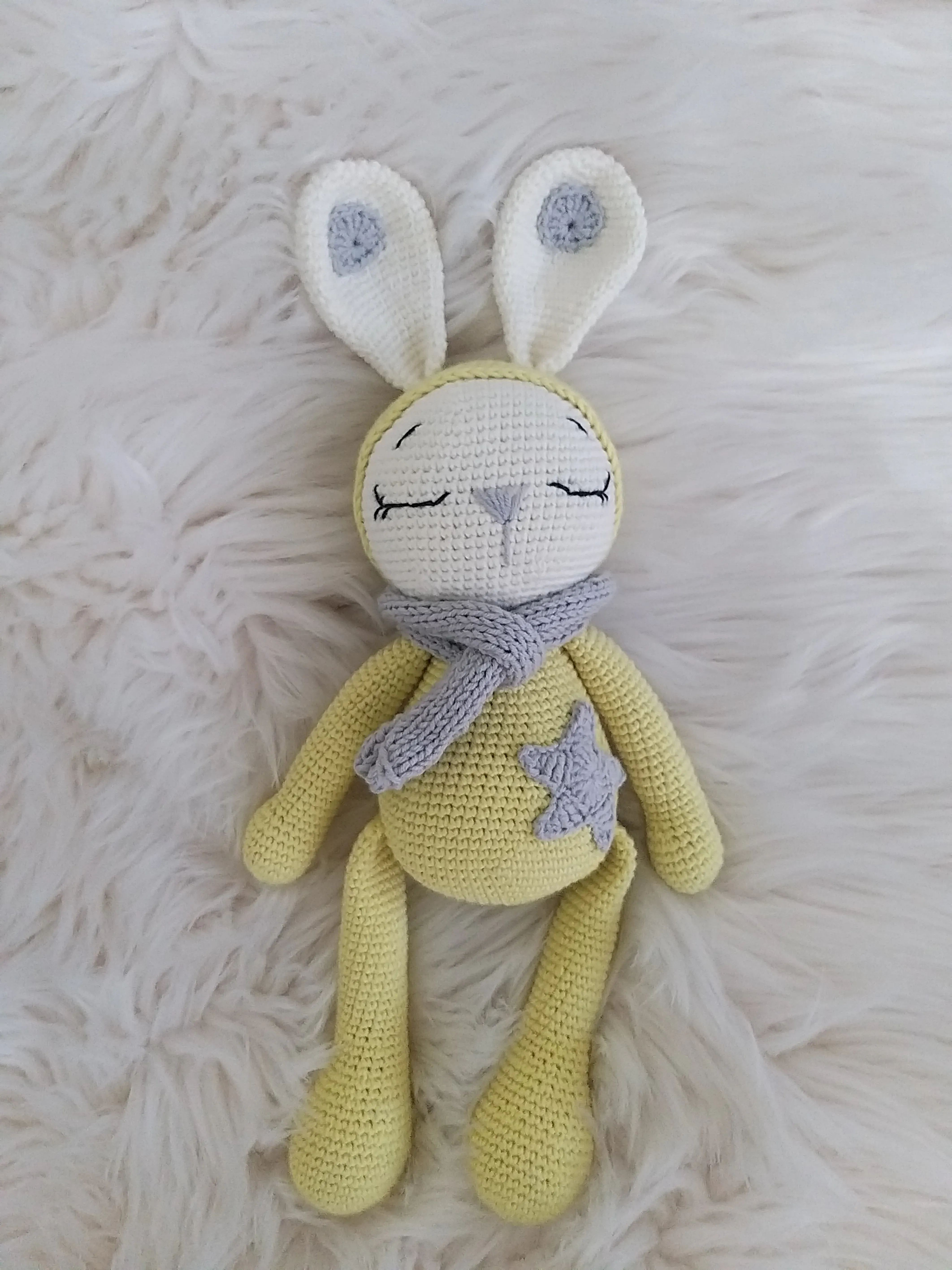 Sarı Renkli Örgü Uykucu Tavşan Oyuncak - El Emeği Bebek Hediyesi