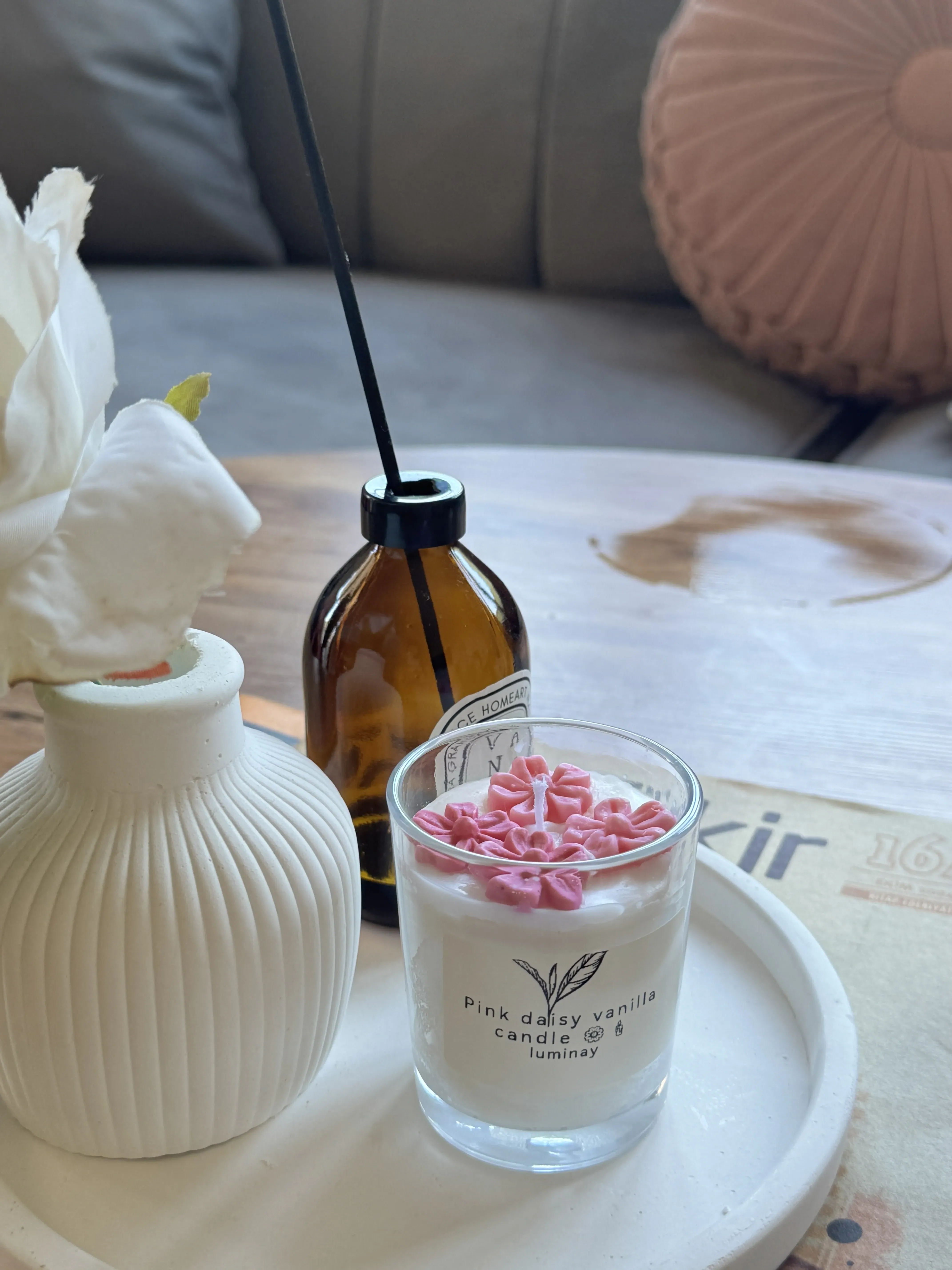 Pink Flower Detailed Vanilla Candle - Aromatic Candle in Decorative Glass