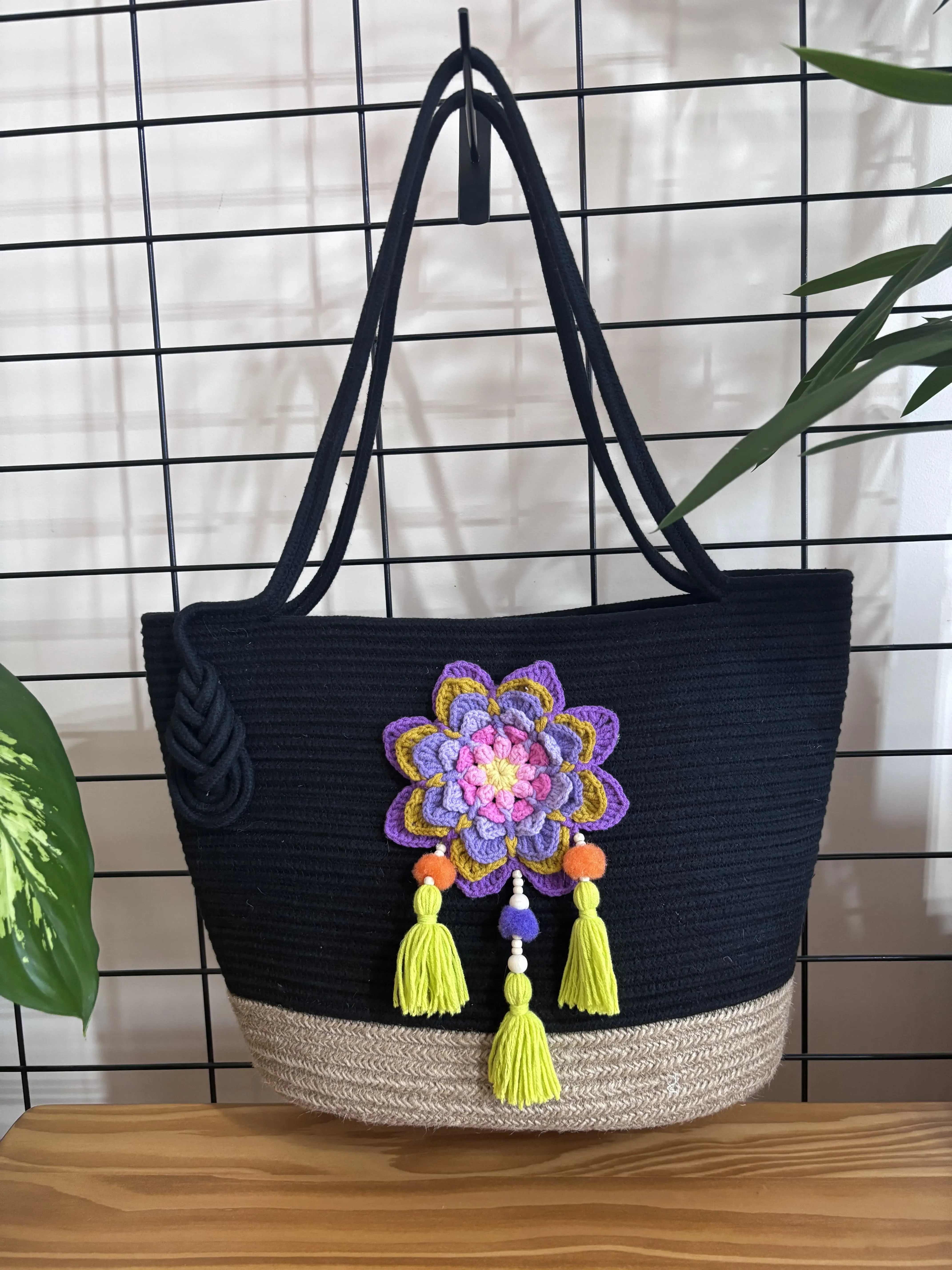Siyah Tres Kordon İp Çanta - El Yapımı Çiçek Detaylı Plaj Çantası