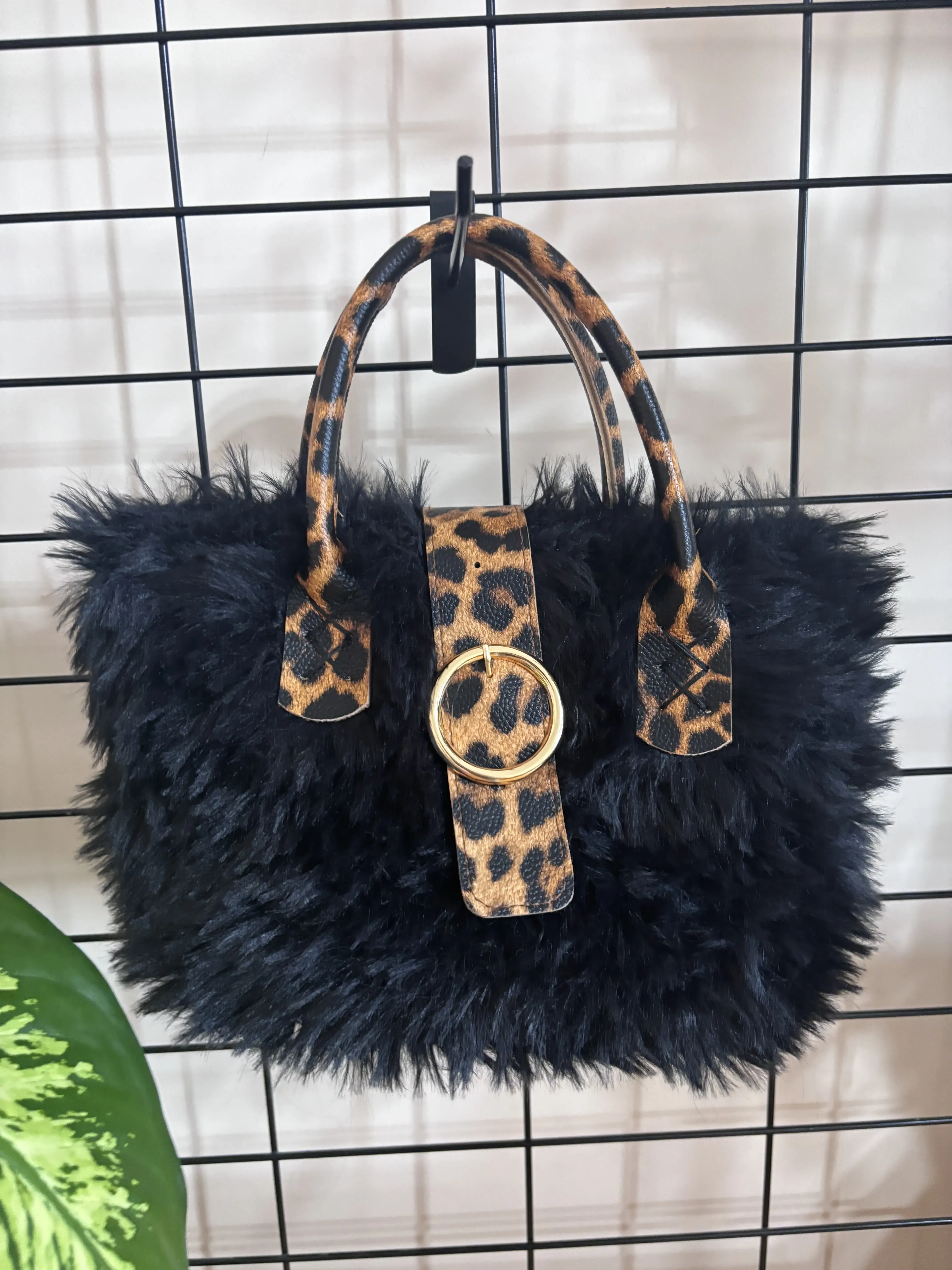 Siyah Tüylü Leopar Detaylı Omuz Çantası - El Yapımı Özel Tasarım