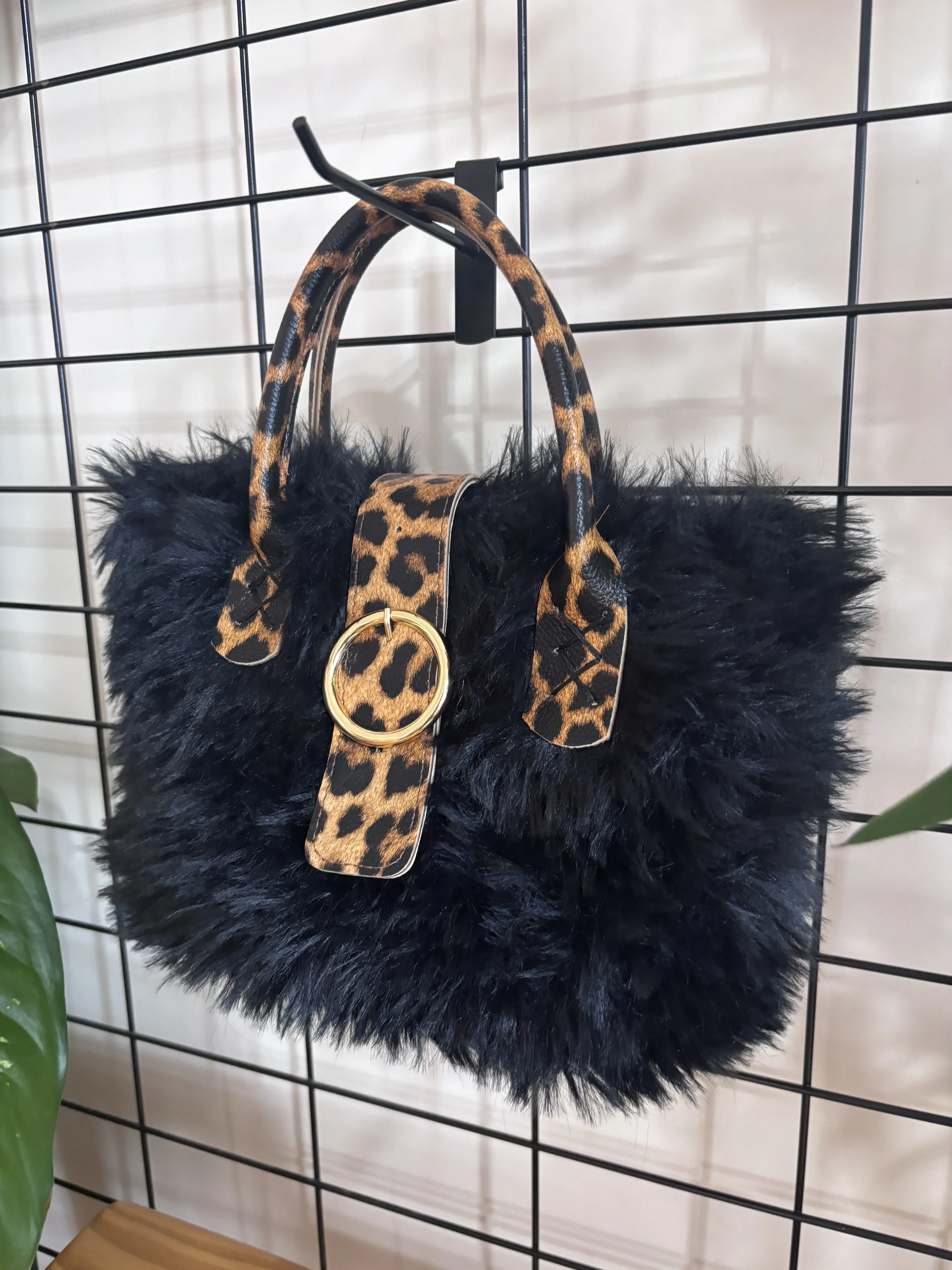Siyah Tüylü Leopar Detaylı Omuz Çantası - El Yapımı Özel Tasarım