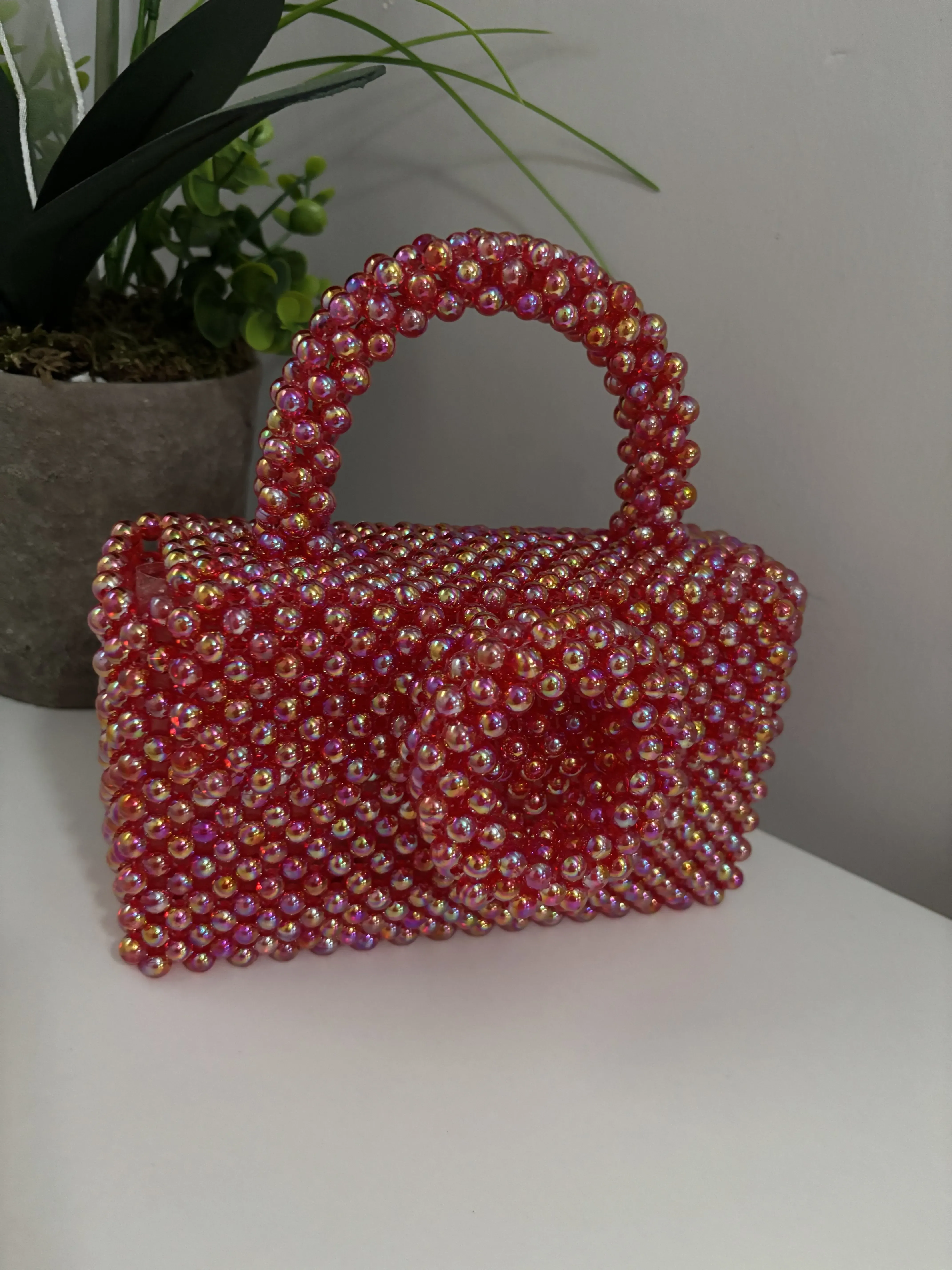 Kırmızı Kristal Boncuklu Çanta - Kendinden Saplı ve Geniş İç Hacimli