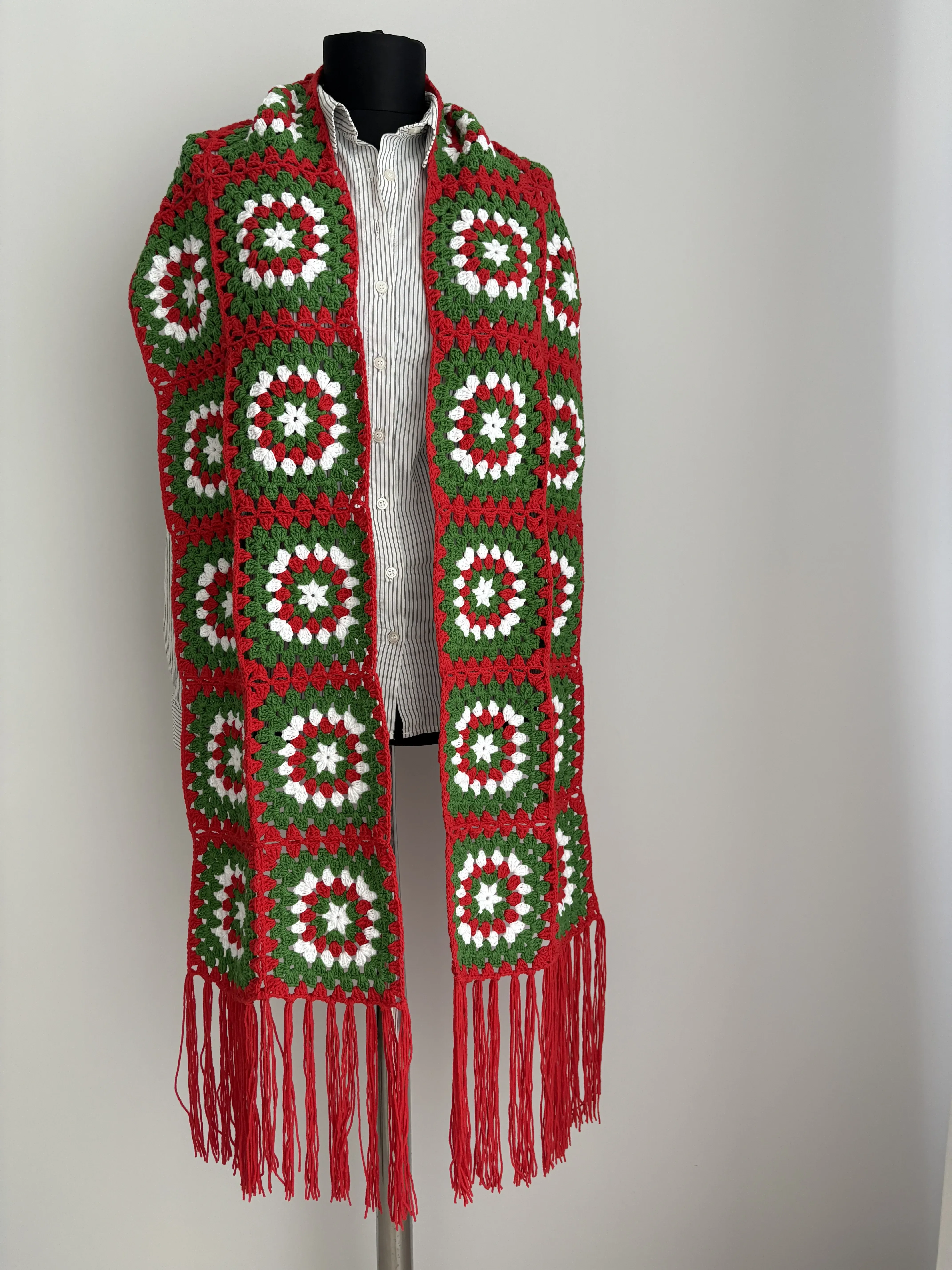 Örgü Yılbaşı Hediyesi Atkı: Kare Motifli Yeni Yıl Atkısı