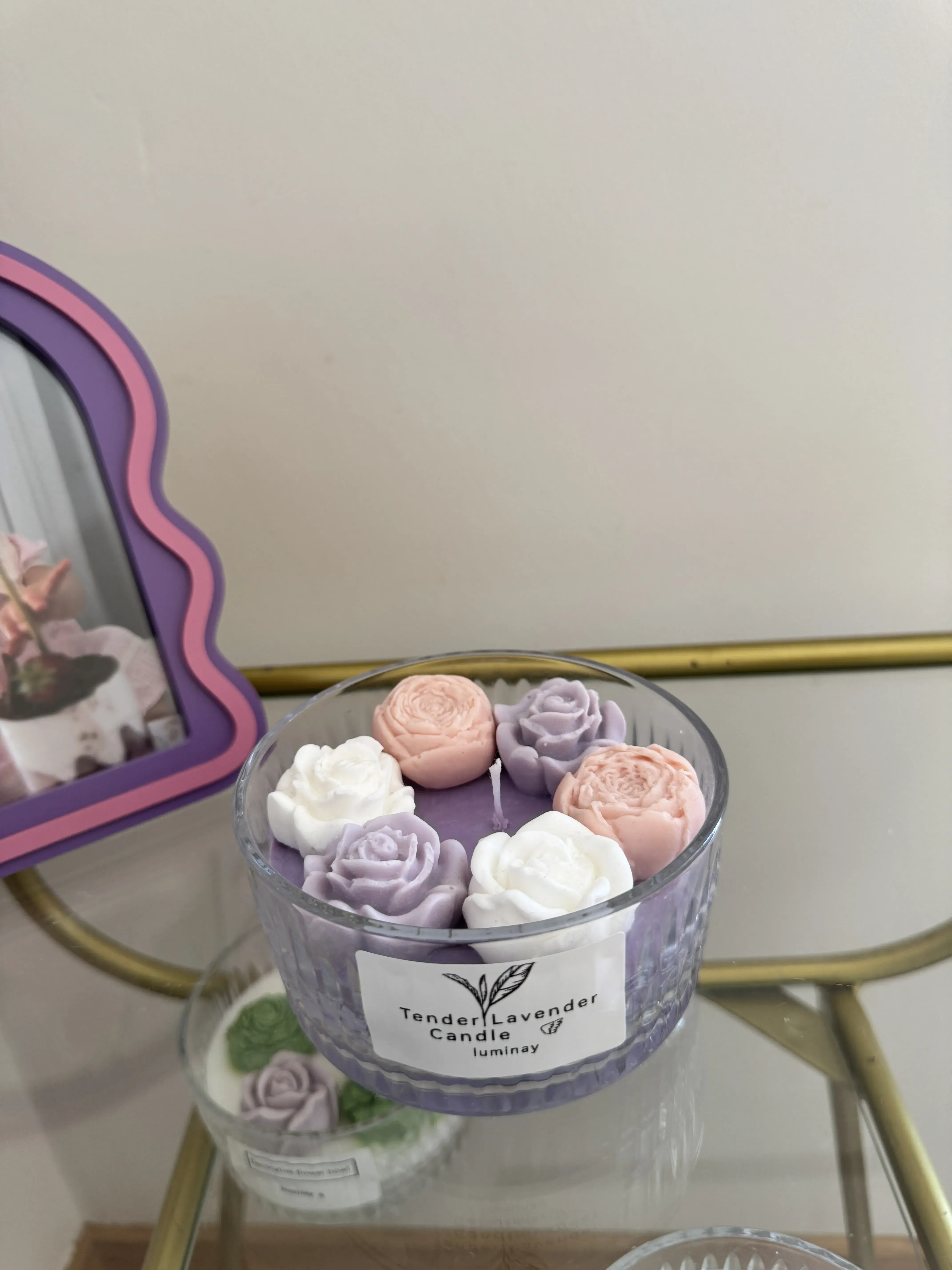 Lila ve Pastel Tonlarda Çiçek Motifli Soya Mum - Lavanta Kokulu