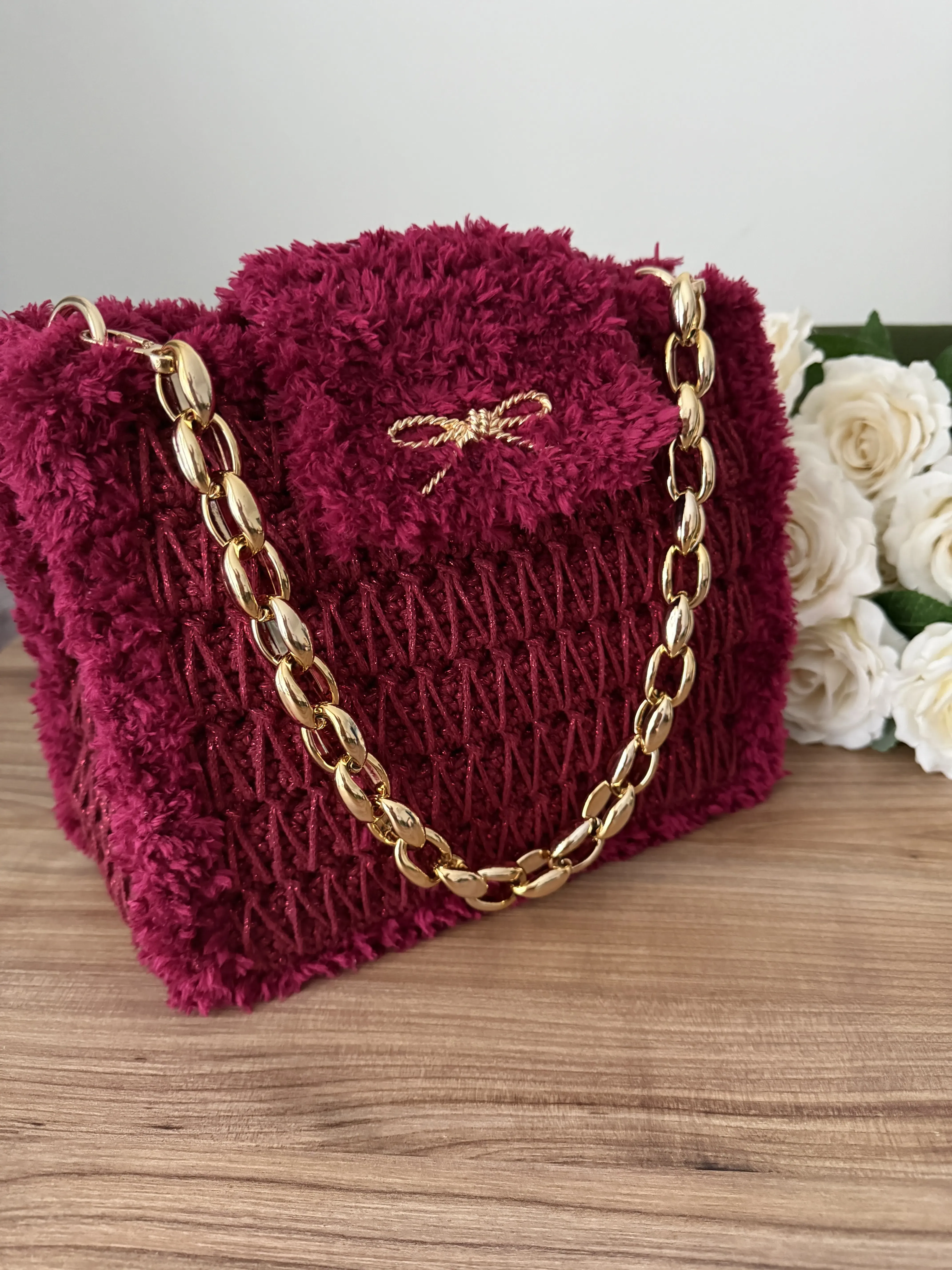Bordo Peluş Örgü Çanta - Gold Zincir Askılı ve Kurdele Detaylı
