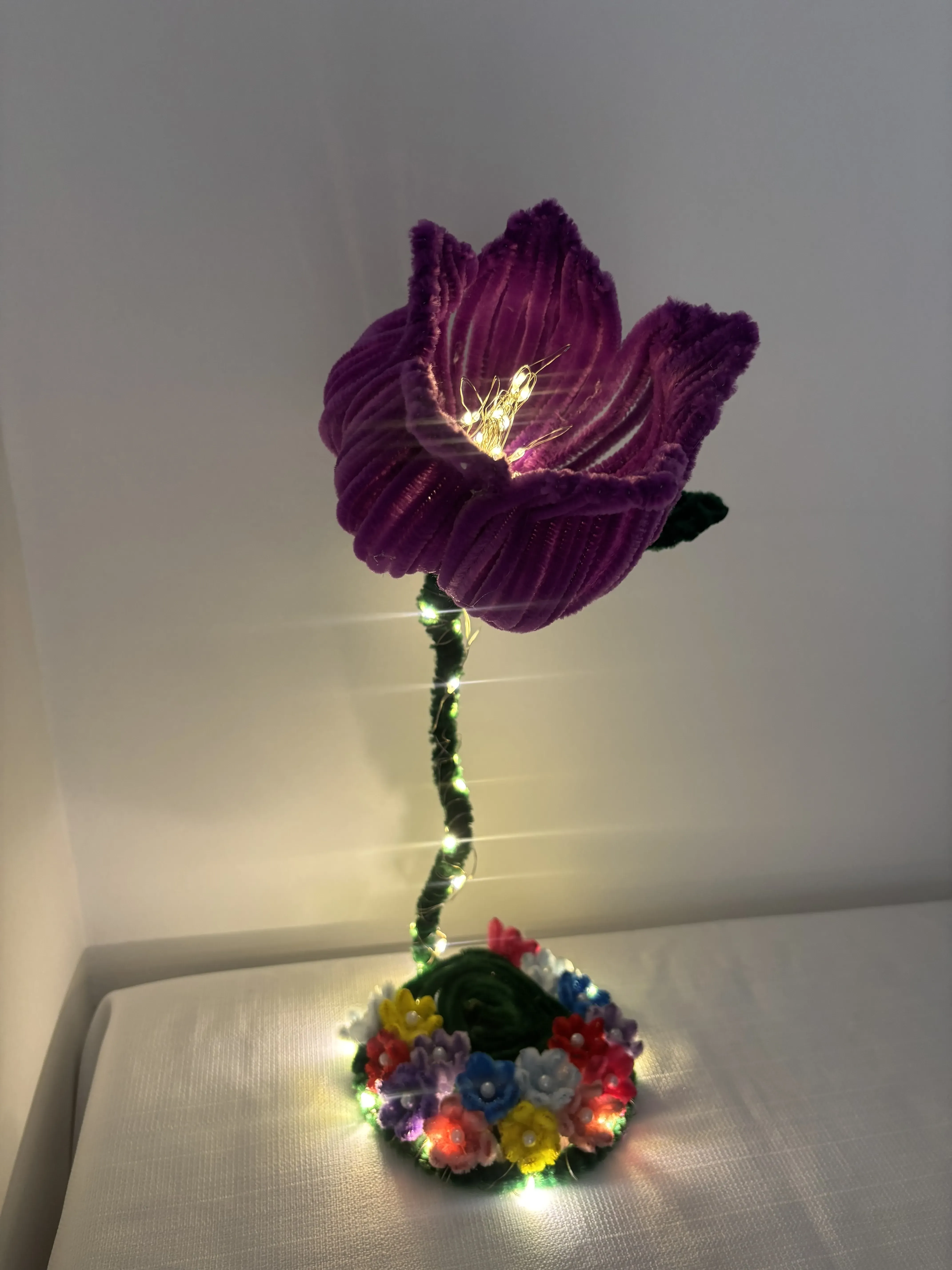 Mor Şönil Çiçek Tasarımlı LED Işıklı Masa Lambası - 35 cm