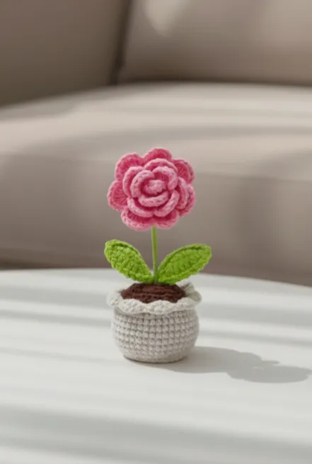 Pembe Örgü Gül ve Karamel Rengi Saksı - Amigurumi El Emeği