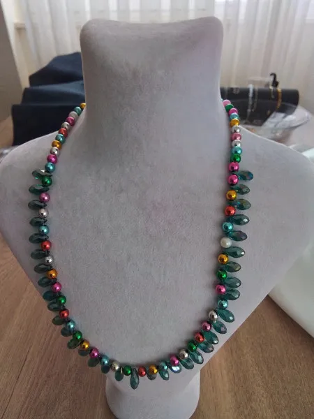 Çok renkli  kristal boncuk kolye