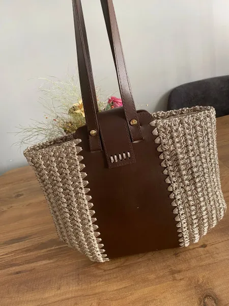 Knitted Bag U-shaped Bag with Leather Strap Detail