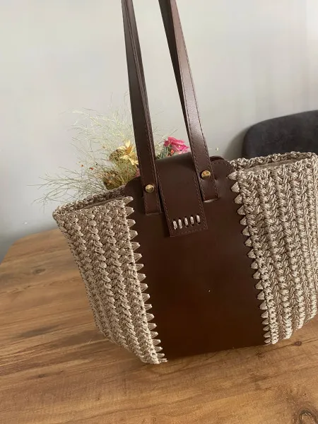 Knitted Bag U-shaped Bag with Leather Strap Detail