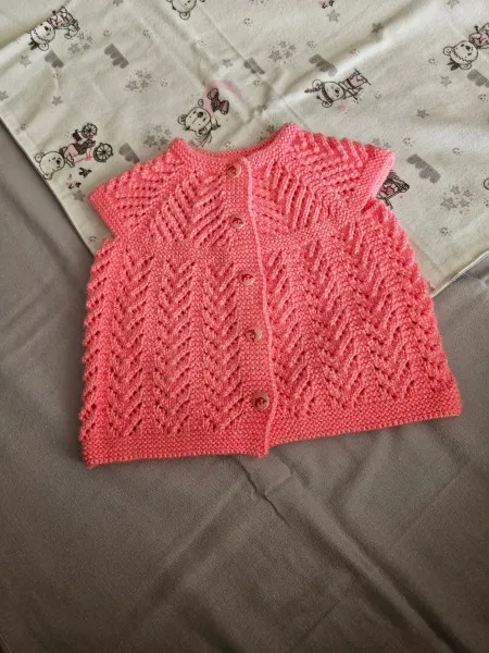 Somon Renkli Ajurlu El Örgüsü Kısa Kollu Bebek Yeleği