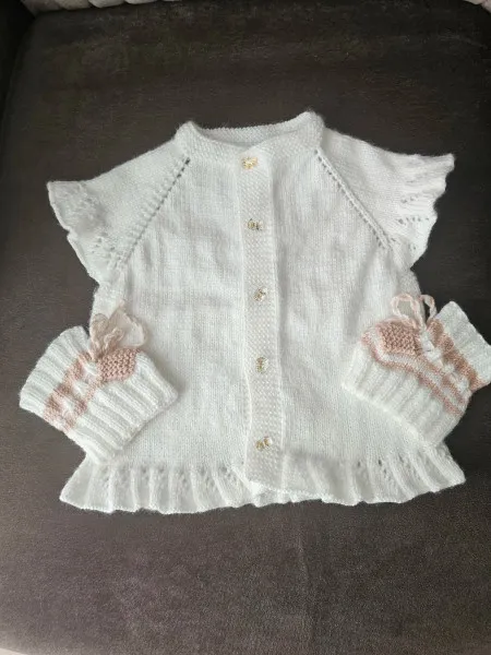 Fırfır Kollu Beyaz El Örgüsü Bebek Yelek