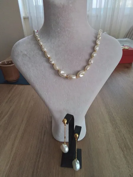 Pearl necklace and earring set